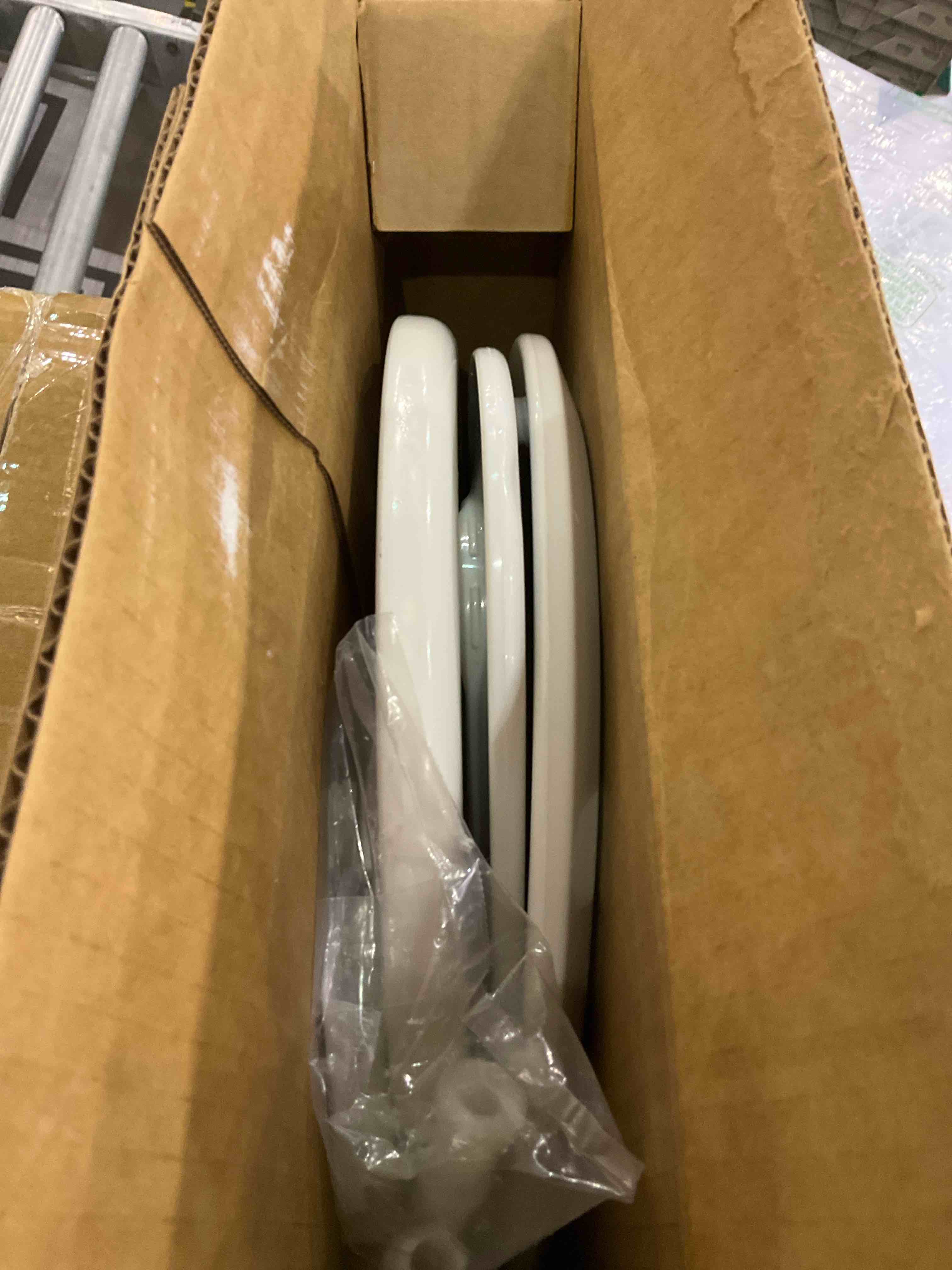 https://s3.amazonaws.com/lotting-images-prod/BargainHunt/EXS01527612_1715970855361.jpeg