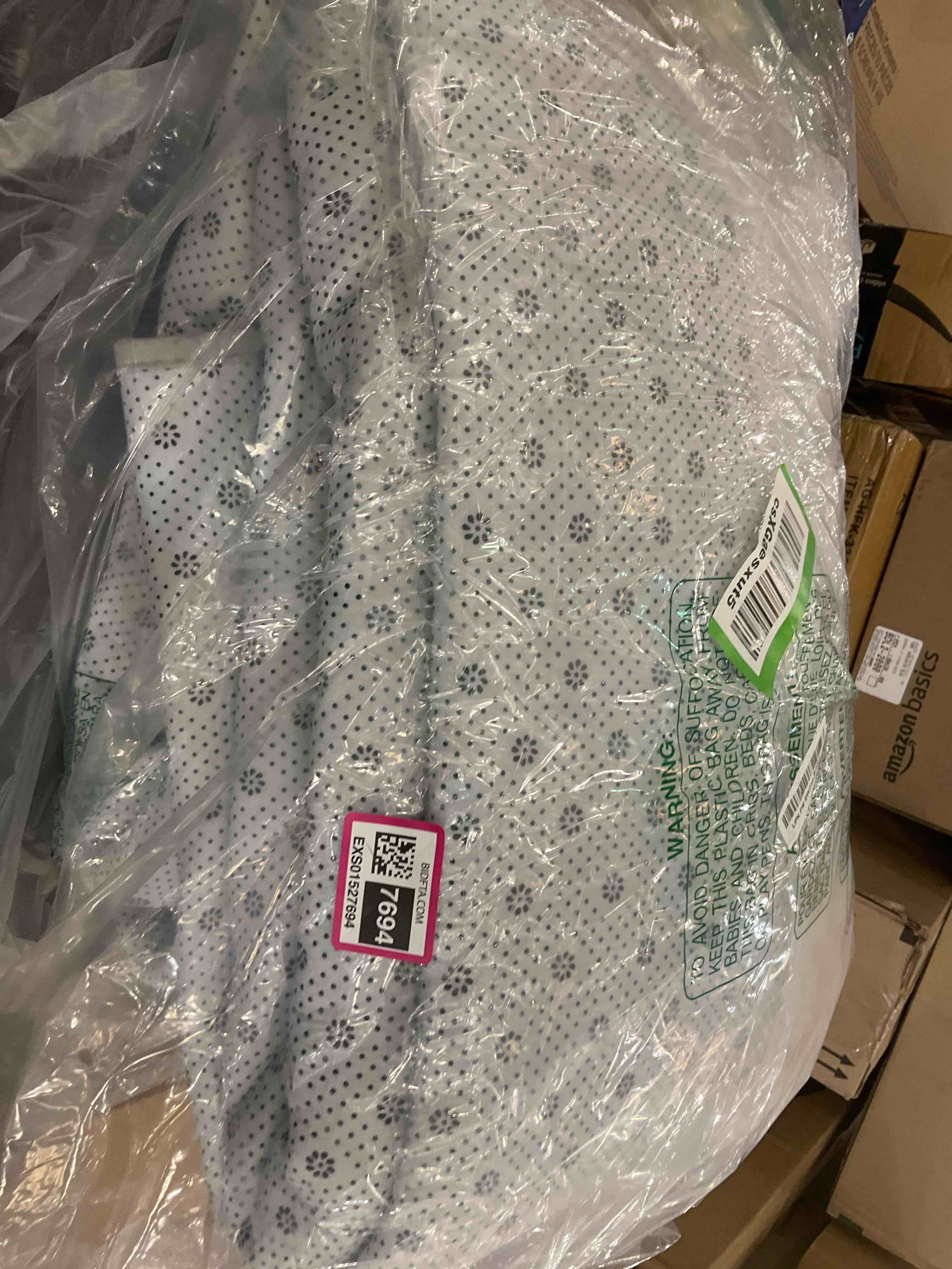 https://s3.amazonaws.com/lotting-images-prod/BargainHunt/EXS01527694_1716216198813.jpeg