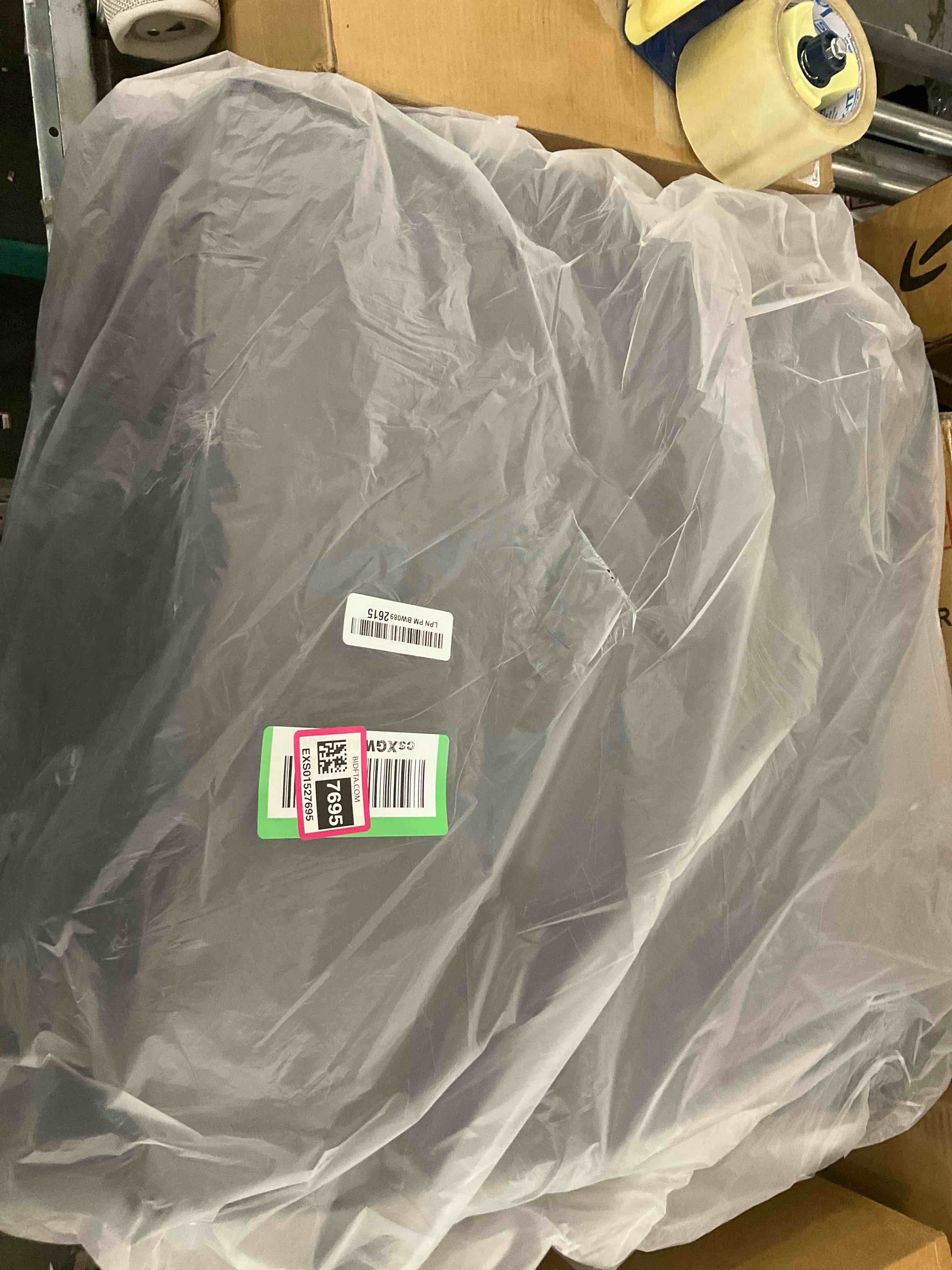 https://s3.amazonaws.com/lotting-images-prod/BargainHunt/EXS01527695_1716216240677.jpeg