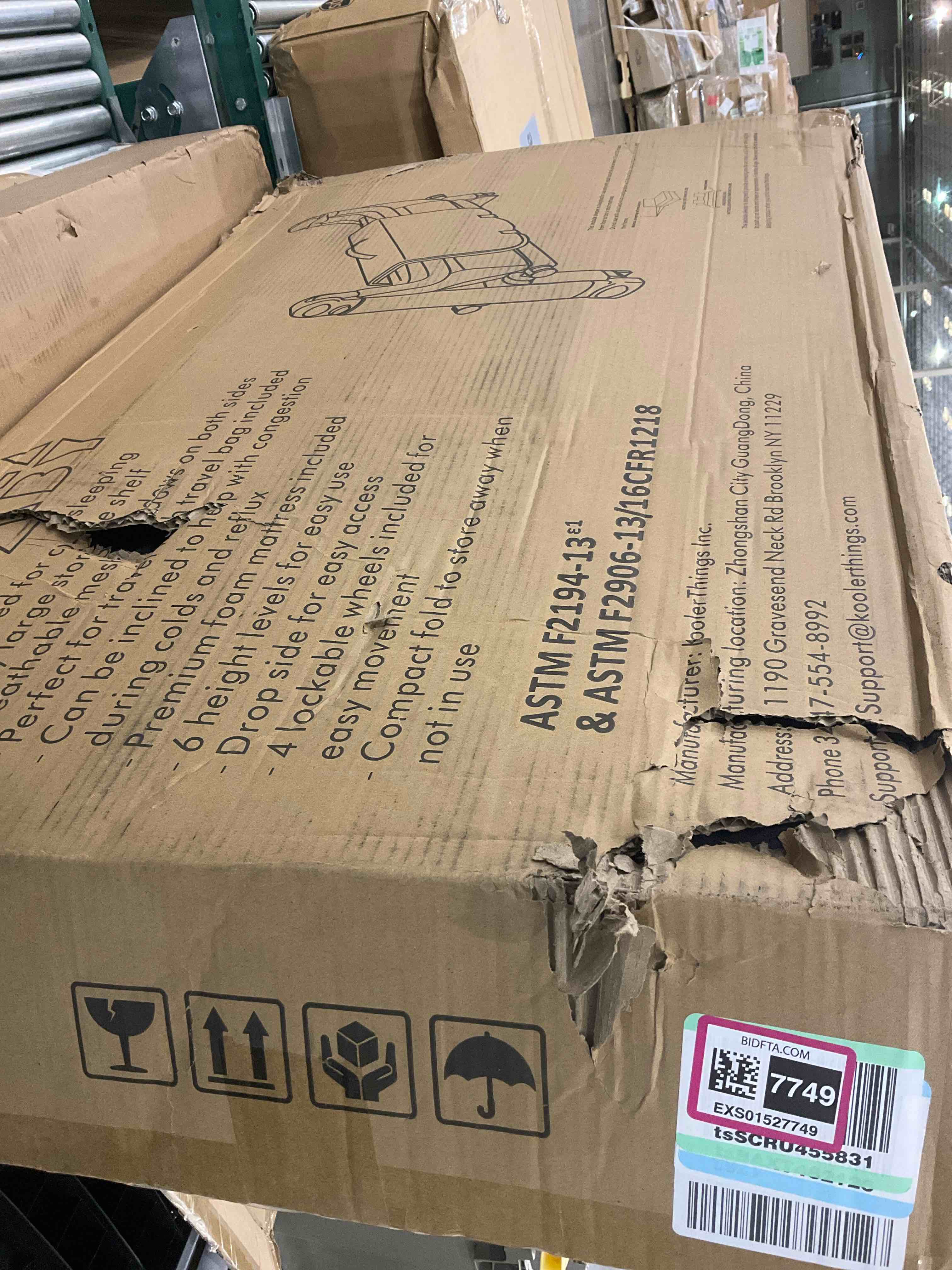 Baby Bassinet, Bedside Sleeper for Baby, Easy Folding Portable Crib with Storage Basket for Newborn, Bedside Bassinet, Comfy Mattress/Travel Bag Included (White and Gold)