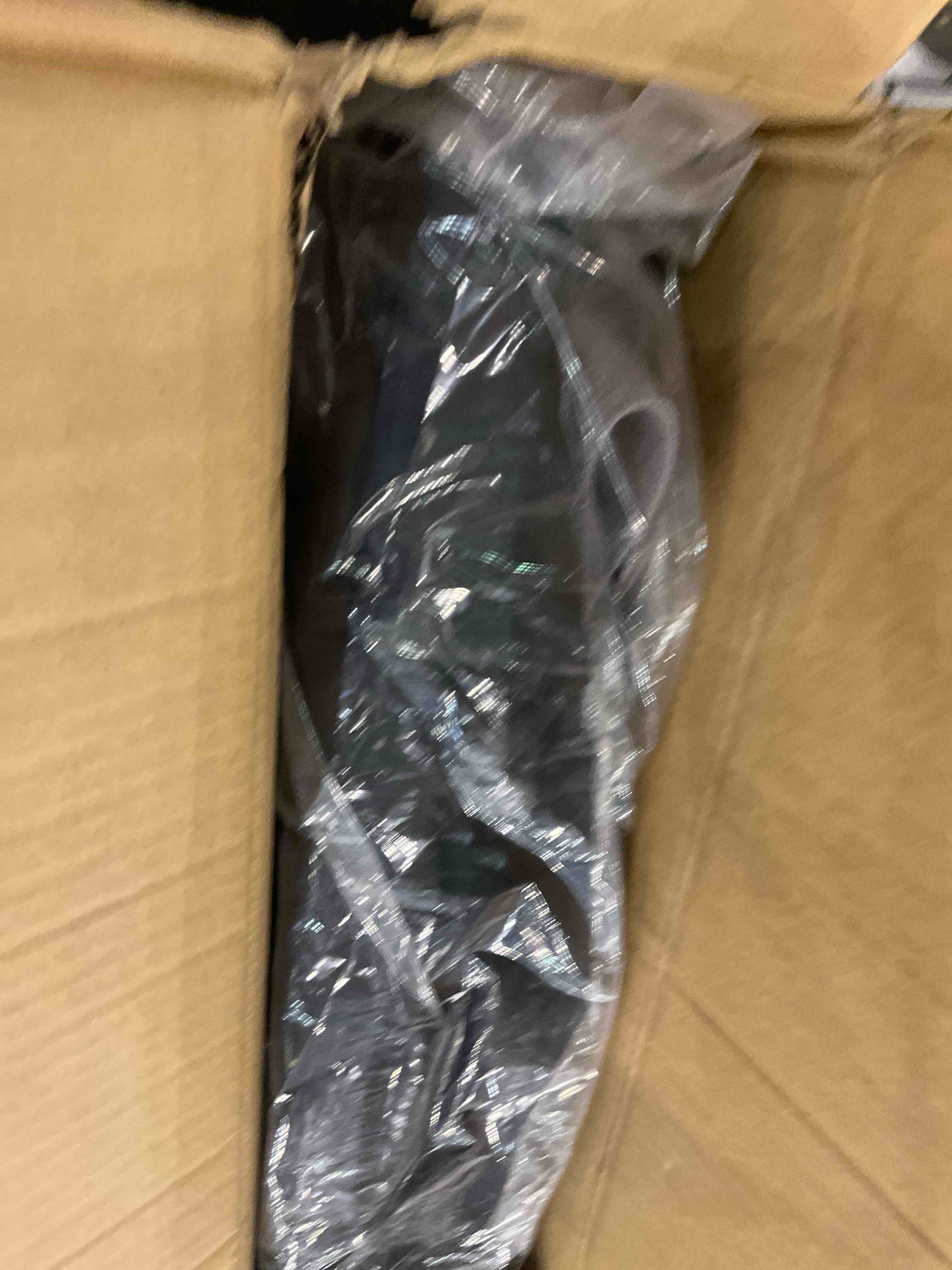 https://s3.amazonaws.com/lotting-images-prod/BargainHunt/EXS01527829_1716404504635.jpeg