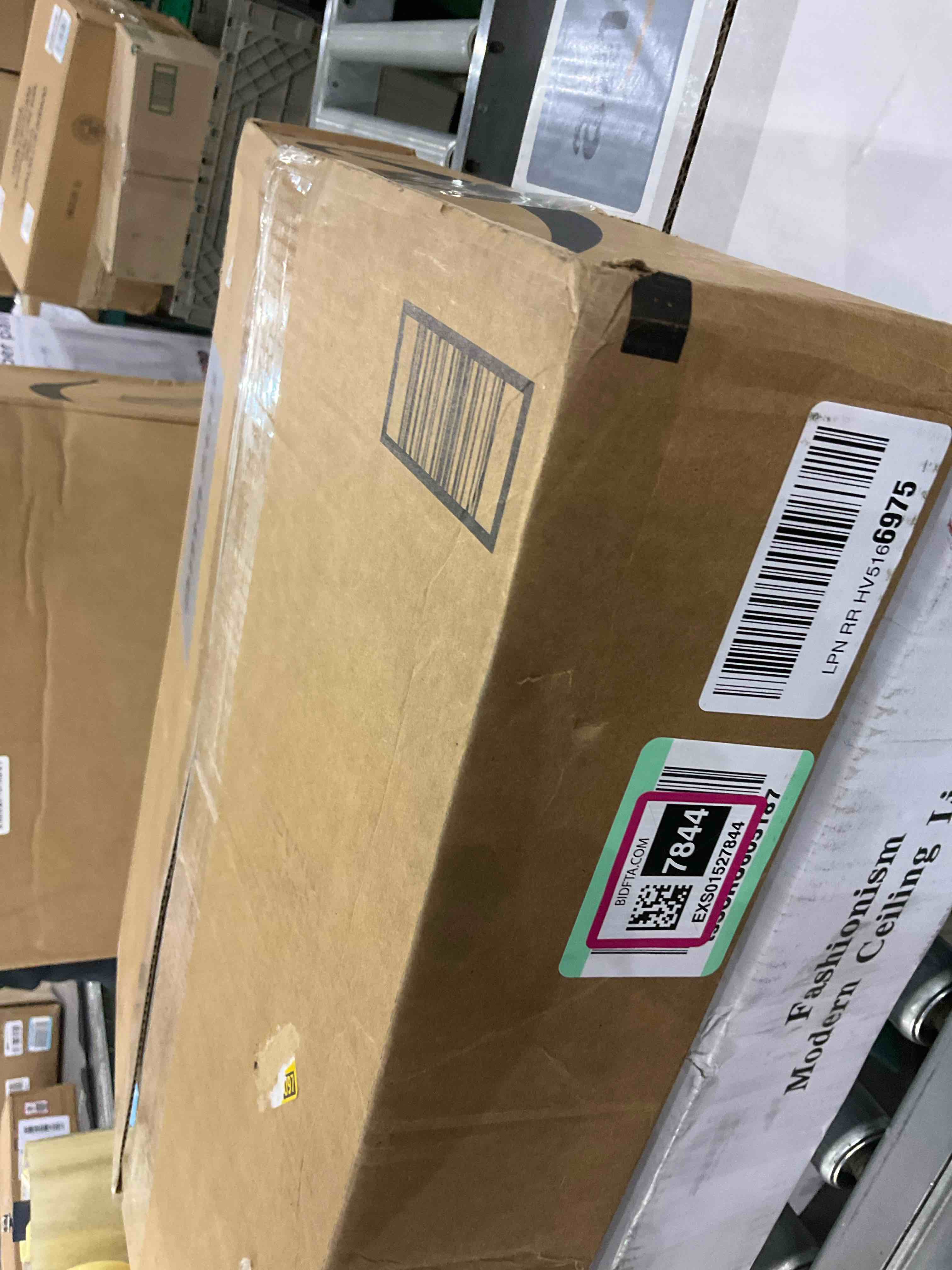 https://s3.amazonaws.com/lotting-images-prod/BargainHunt/EXS01527844_1716463946647.jpeg