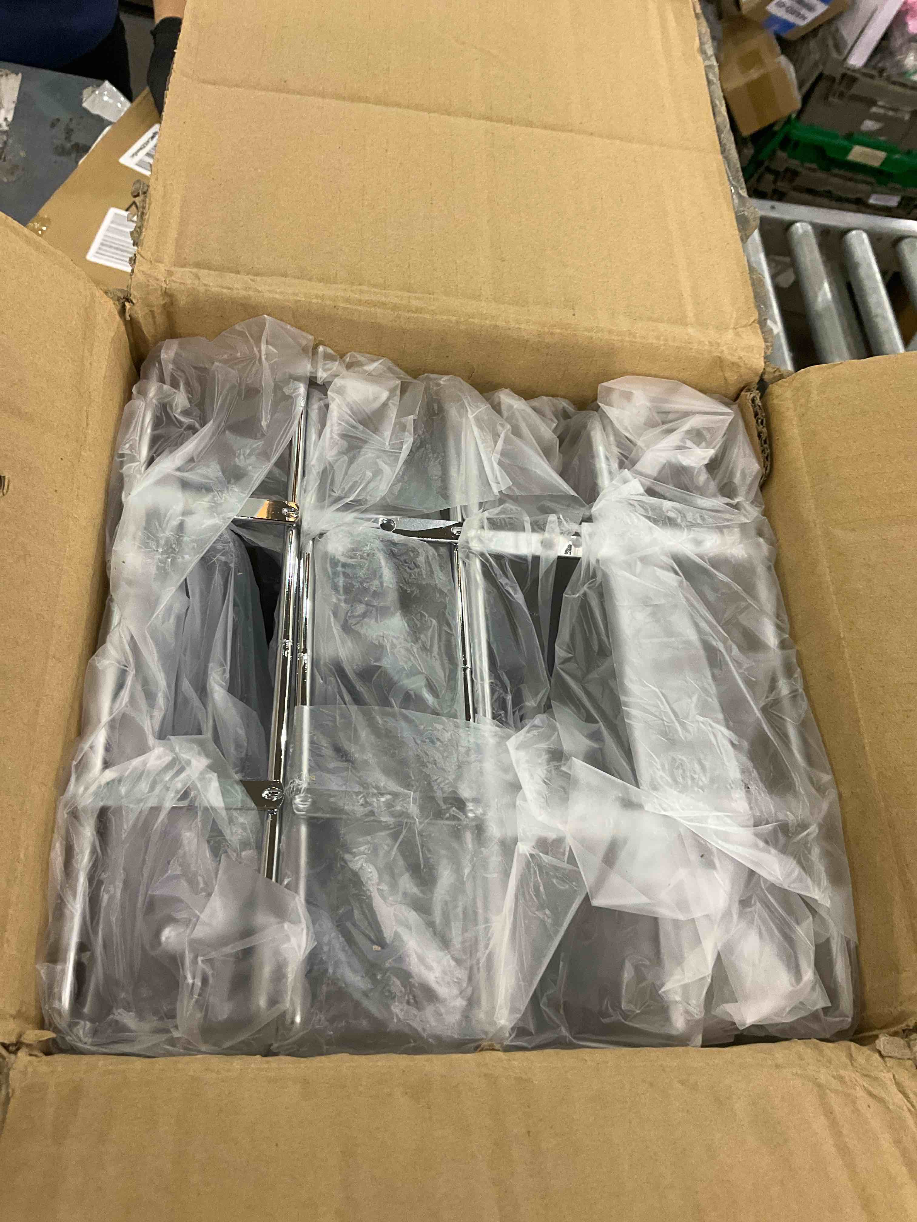 https://s3.amazonaws.com/lotting-images-prod/BargainHunt/EXS01527943_1716986742099.jpeg