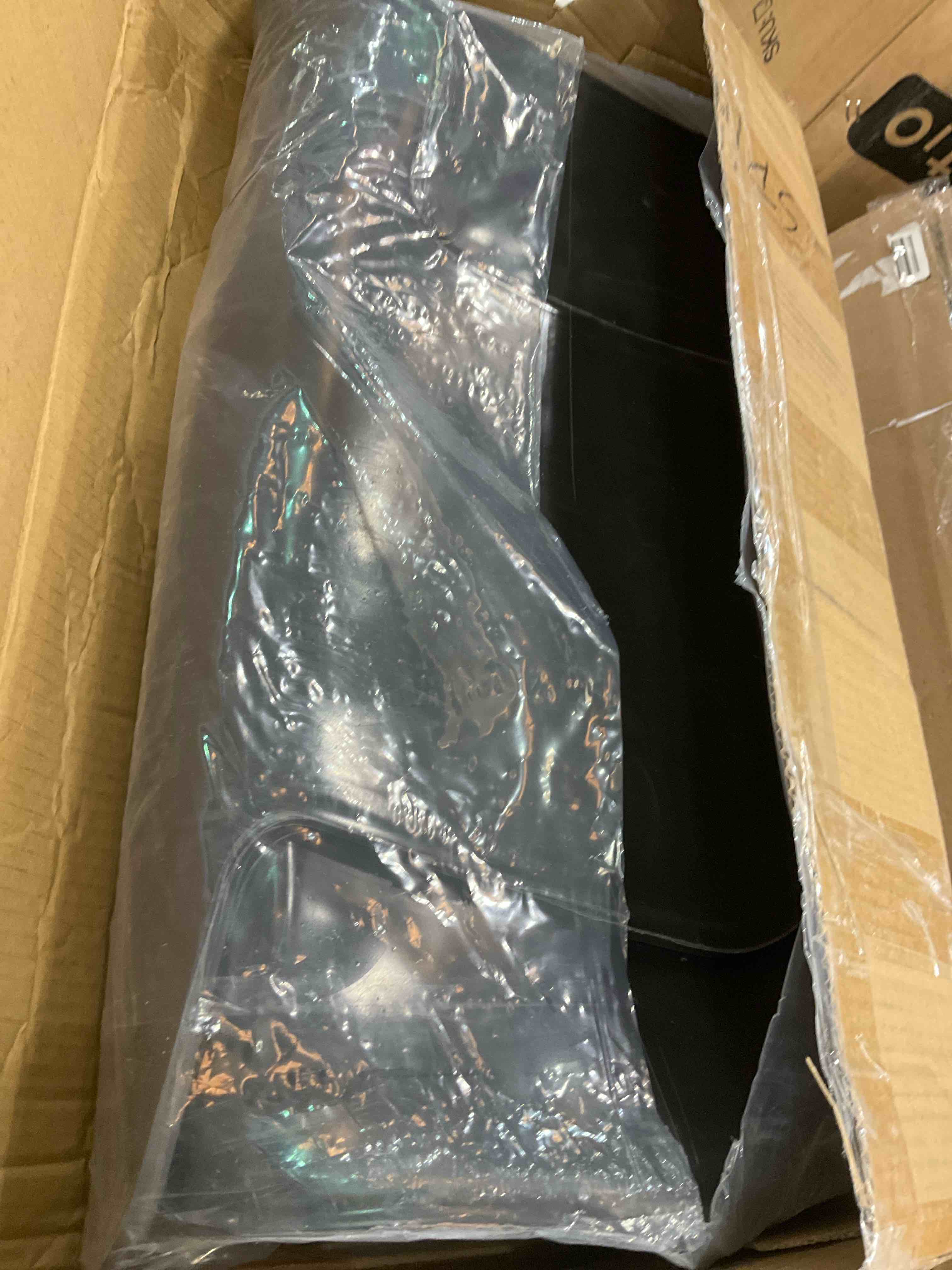 https://s3.amazonaws.com/lotting-images-prod/BargainHunt/EXS01527988_1716996223007.jpeg