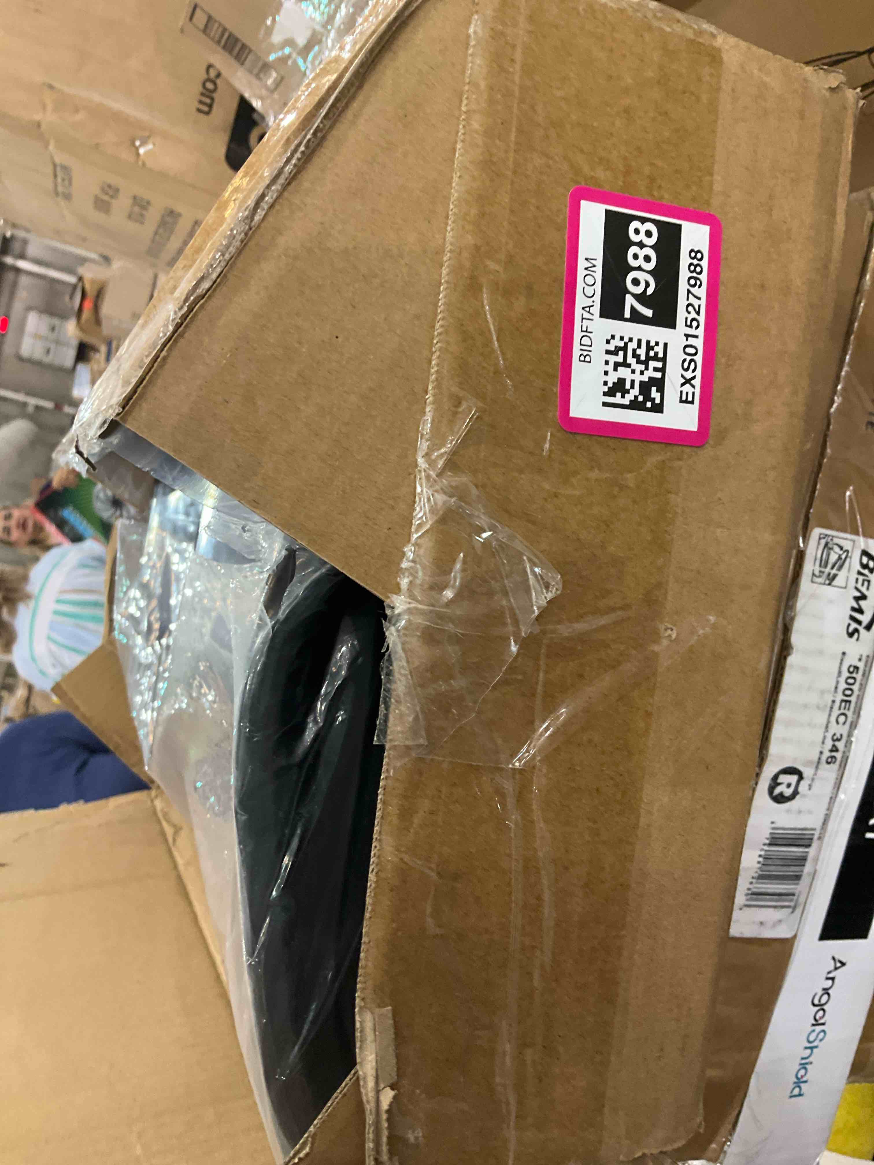 https://s3.amazonaws.com/lotting-images-prod/BargainHunt/EXS01527988_1716996225674.jpeg