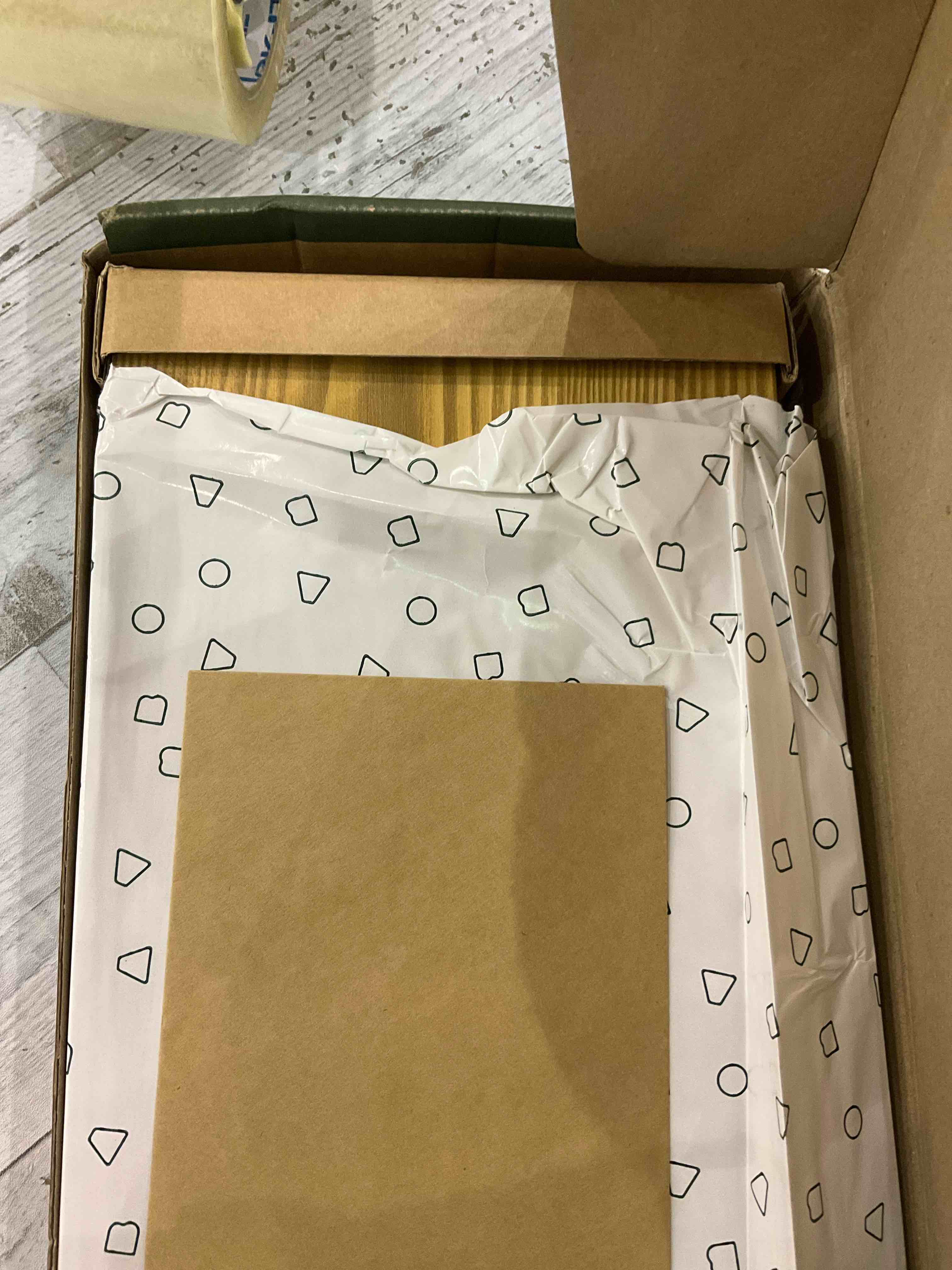 https://s3.amazonaws.com/lotting-images-prod/BargainHunt/EXS01528153_1714996962736.jpeg
