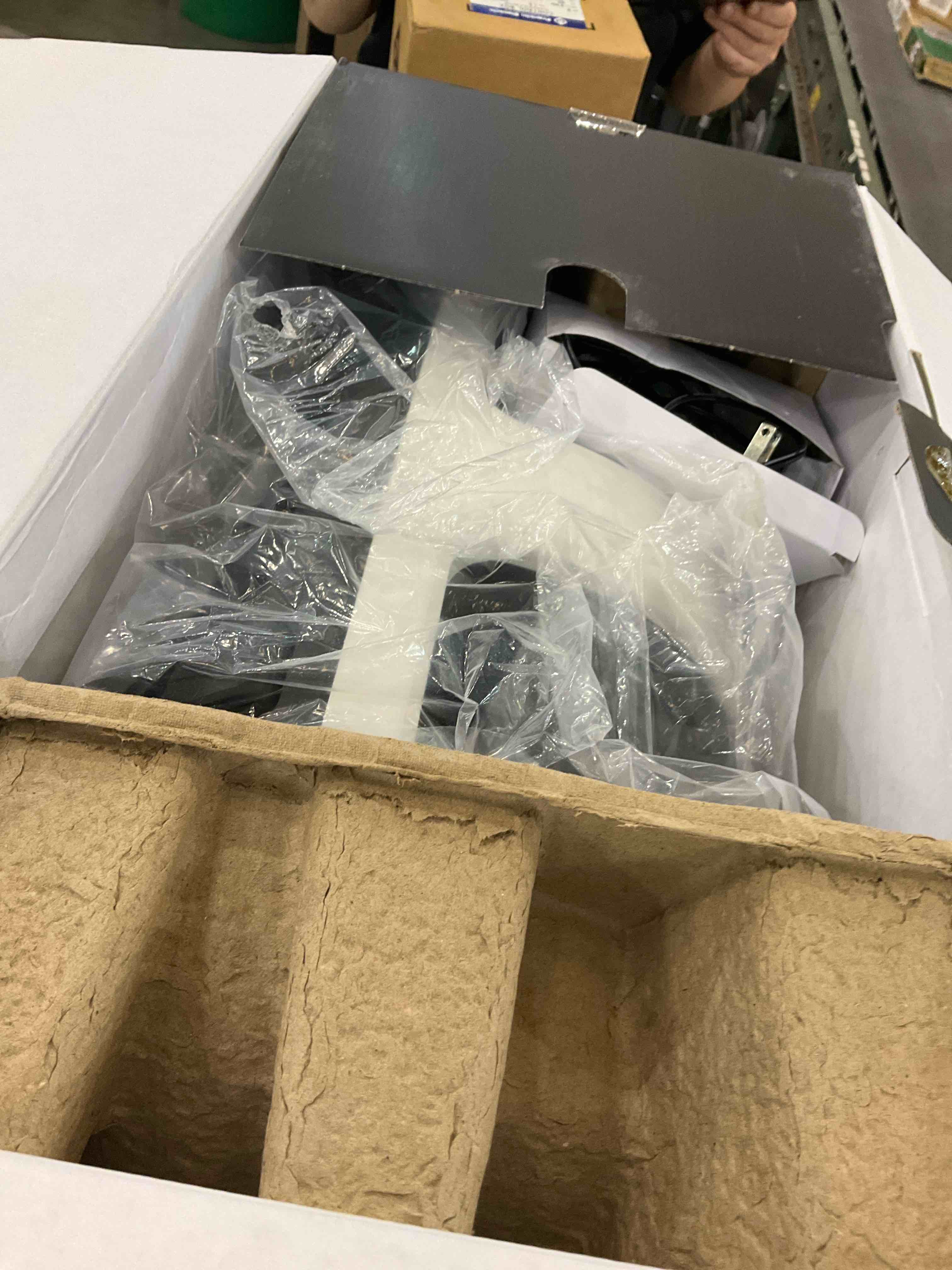 https://s3.amazonaws.com/lotting-images-prod/BargainHunt/EXS01528185_1715004840326.jpeg