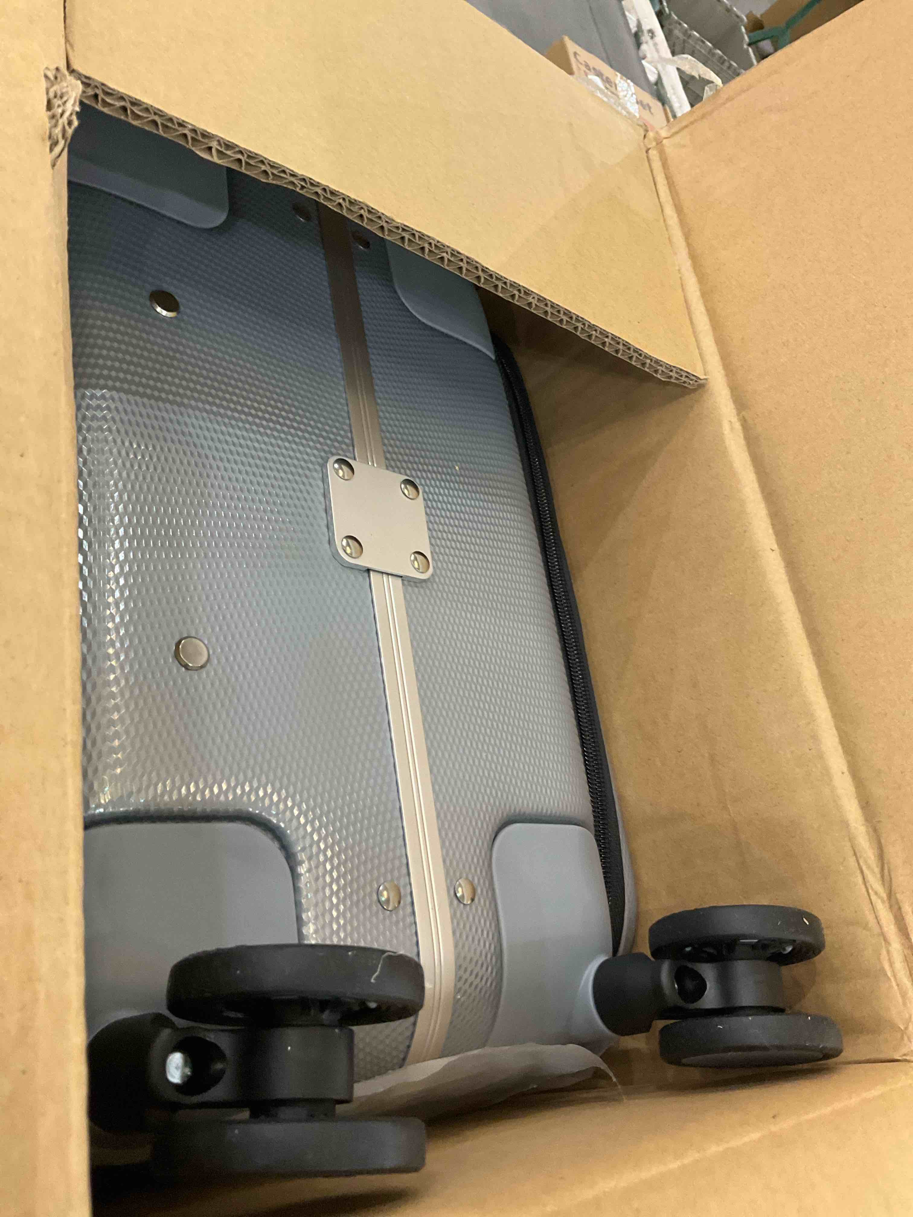 https://s3.amazonaws.com/lotting-images-prod/BargainHunt/EXS01528196_1715007913261.jpeg