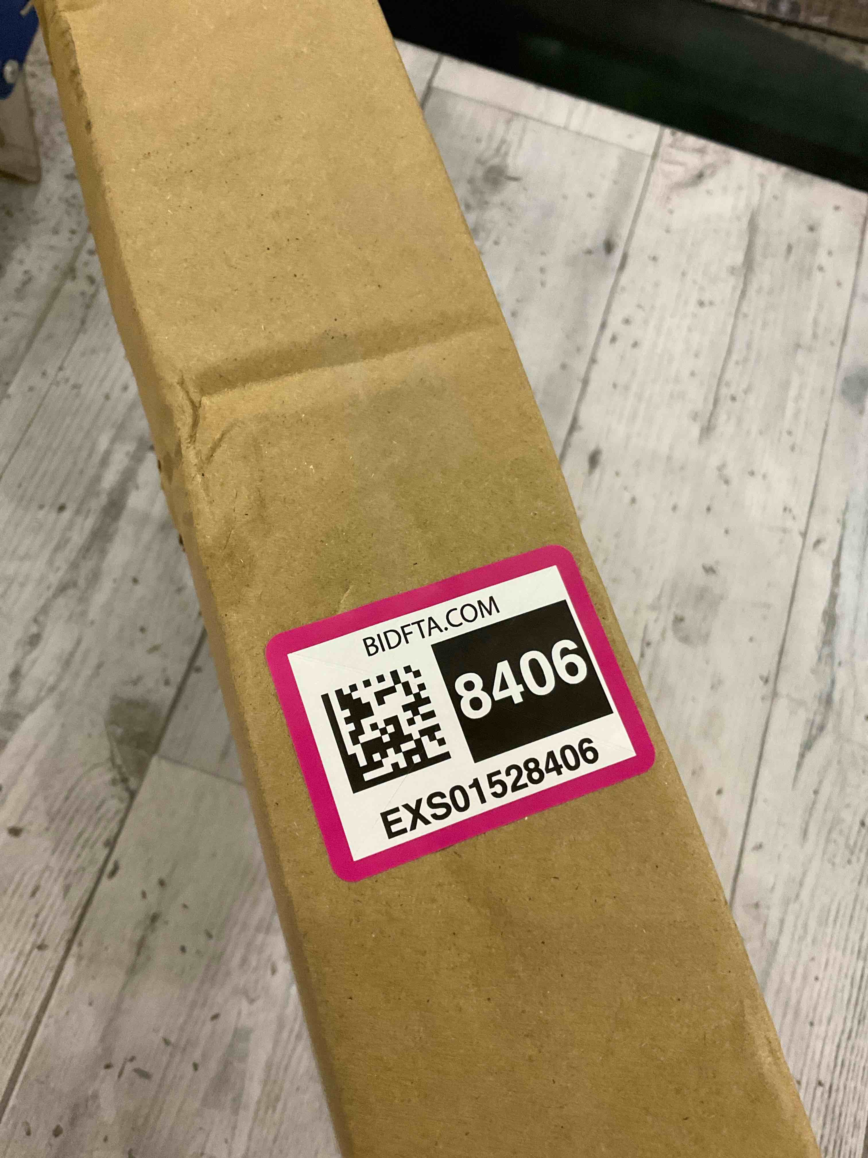 https://s3.amazonaws.com/lotting-images-prod/BargainHunt/EXS01528406_1715168869633.jpeg