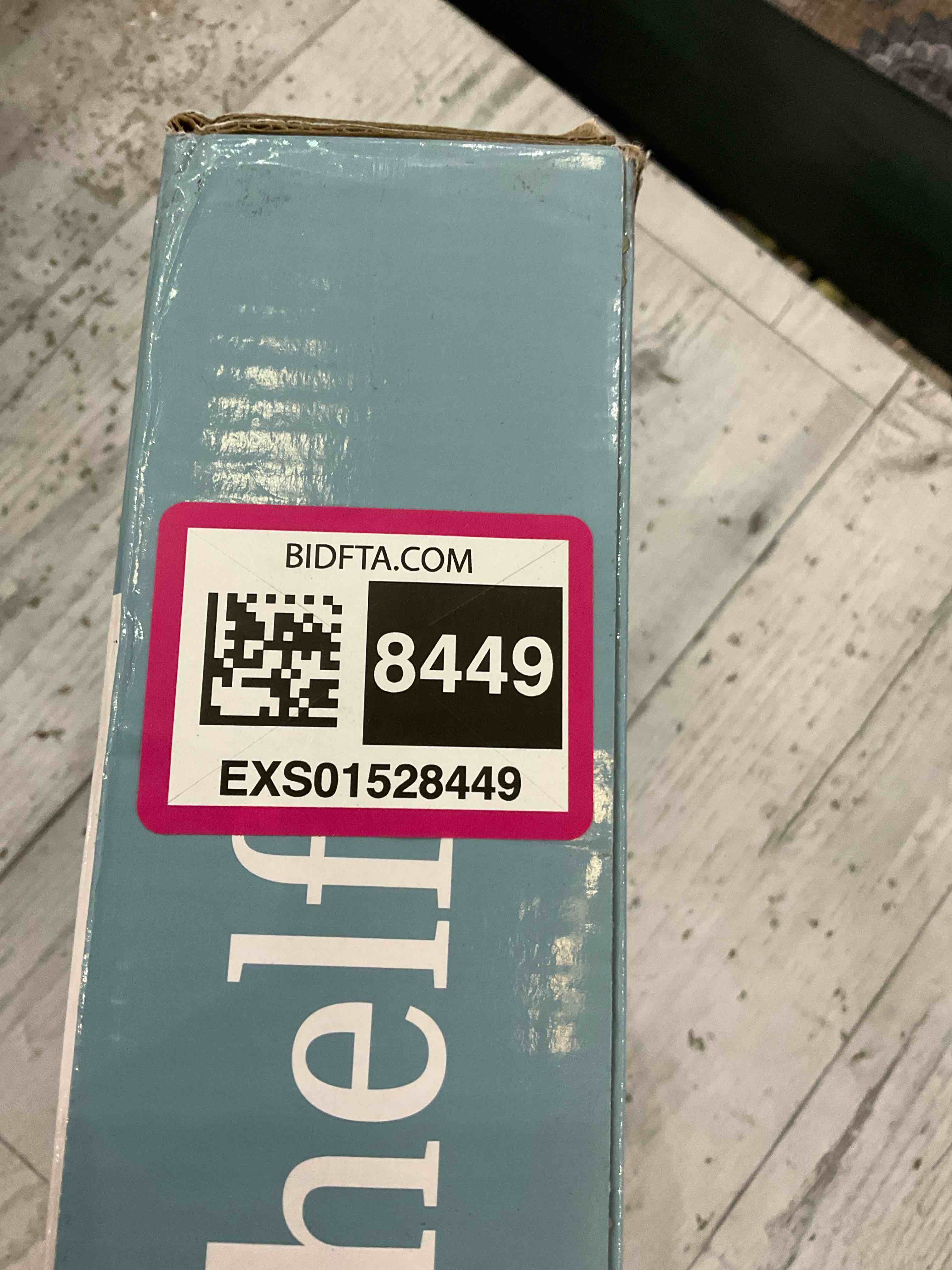 https://s3.amazonaws.com/lotting-images-prod/BargainHunt/EXS01528449_1715188462464.jpeg