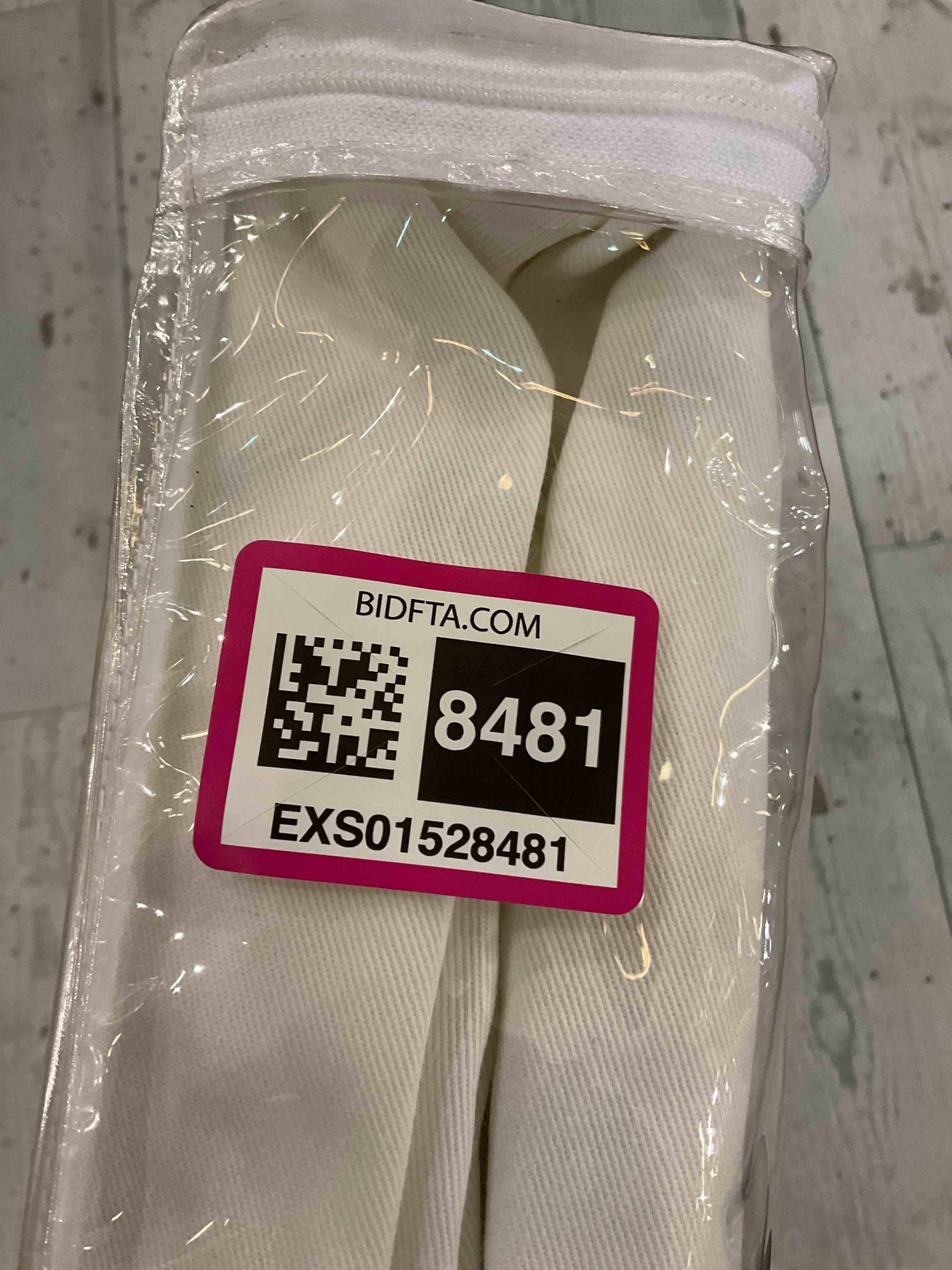 https://s3.amazonaws.com/lotting-images-prod/BargainHunt/EXS01528481_1715192848508.jpeg