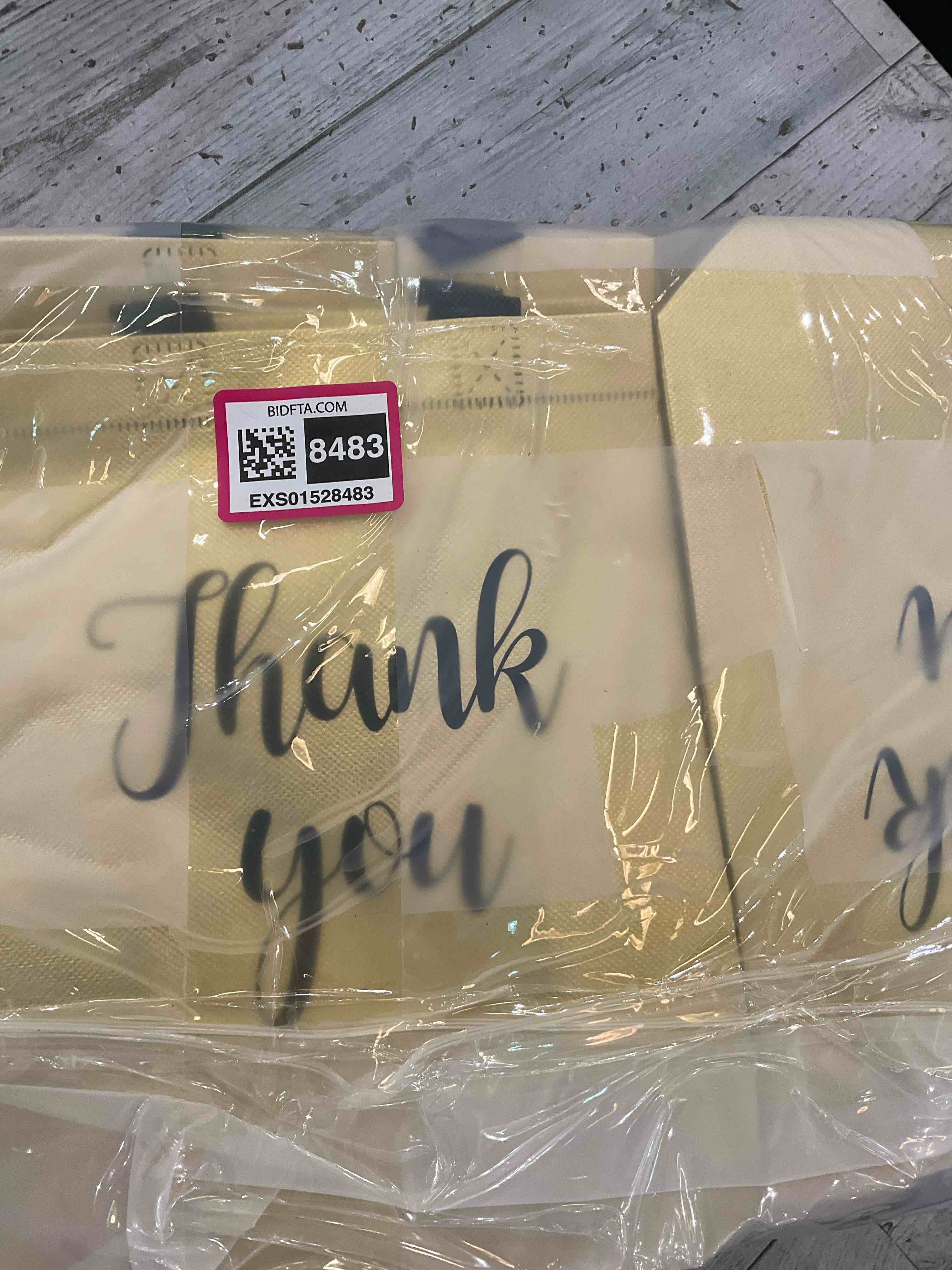 https://s3.amazonaws.com/lotting-images-prod/BargainHunt/EXS01528483_1715193075345.jpeg