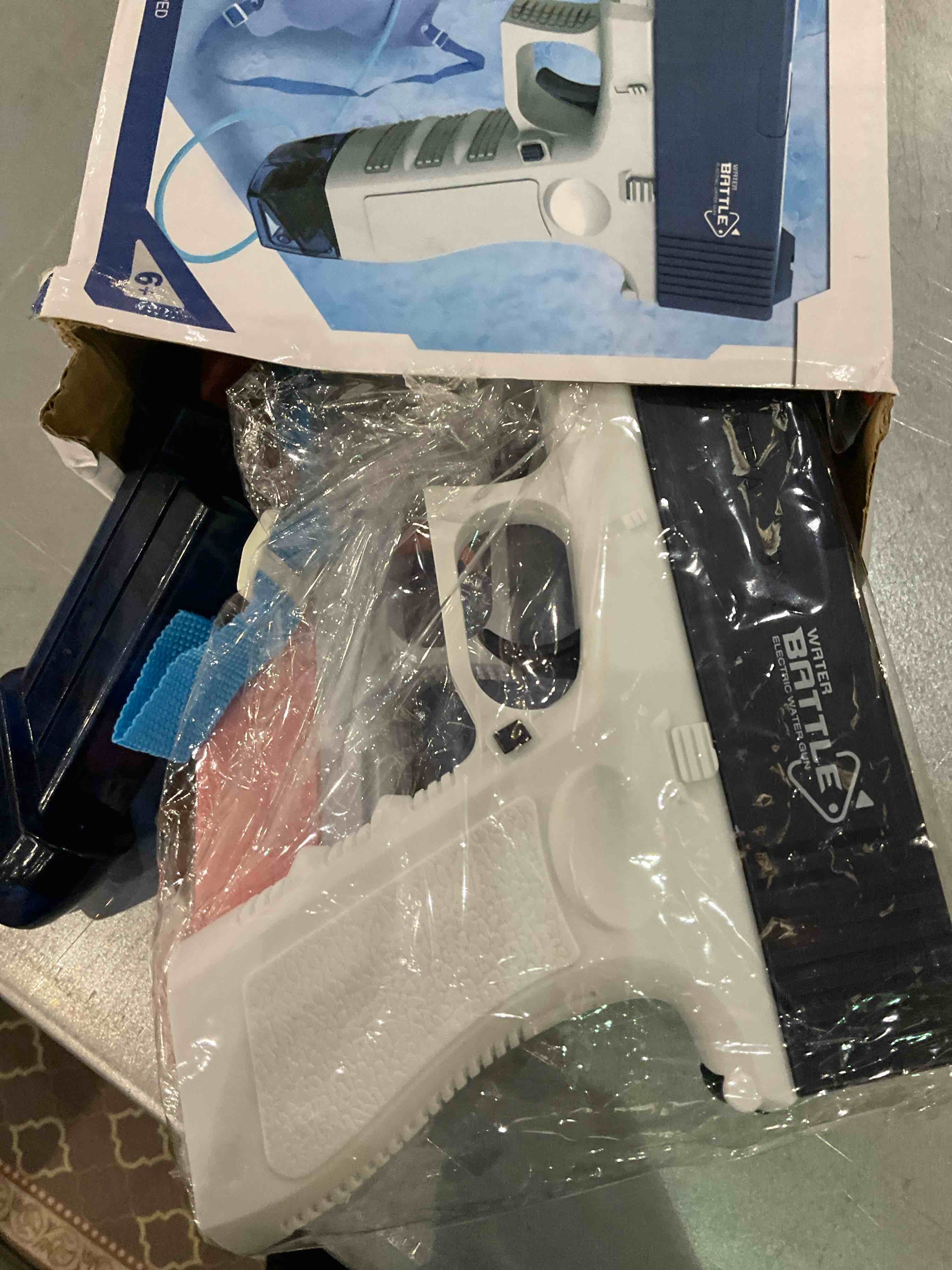 https://s3.amazonaws.com/lotting-images-prod/BargainHunt/EXS01528507_1714390397724.jpeg
