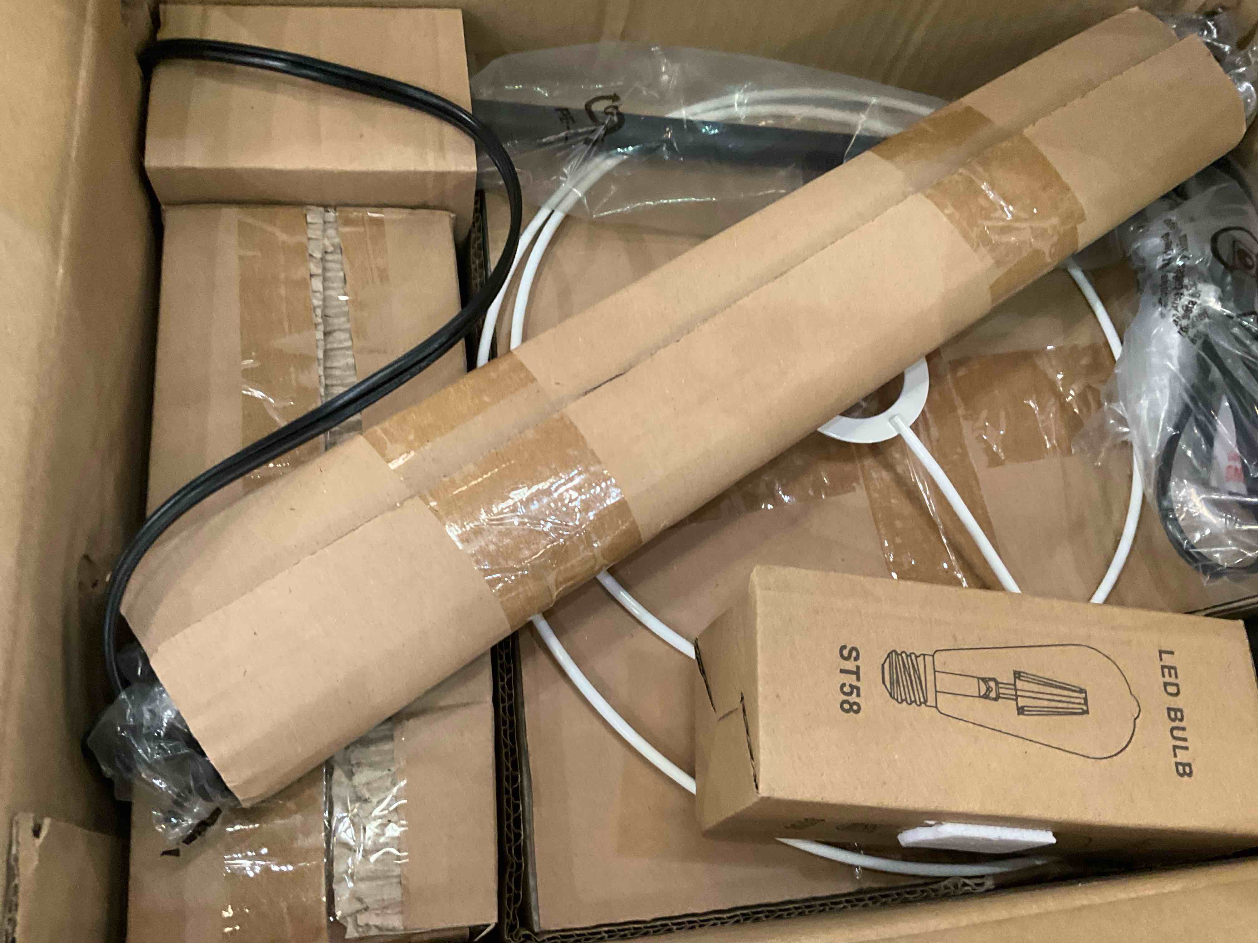 https://s3.amazonaws.com/lotting-images-prod/BargainHunt/EXS01528633_1714415568602.jpeg