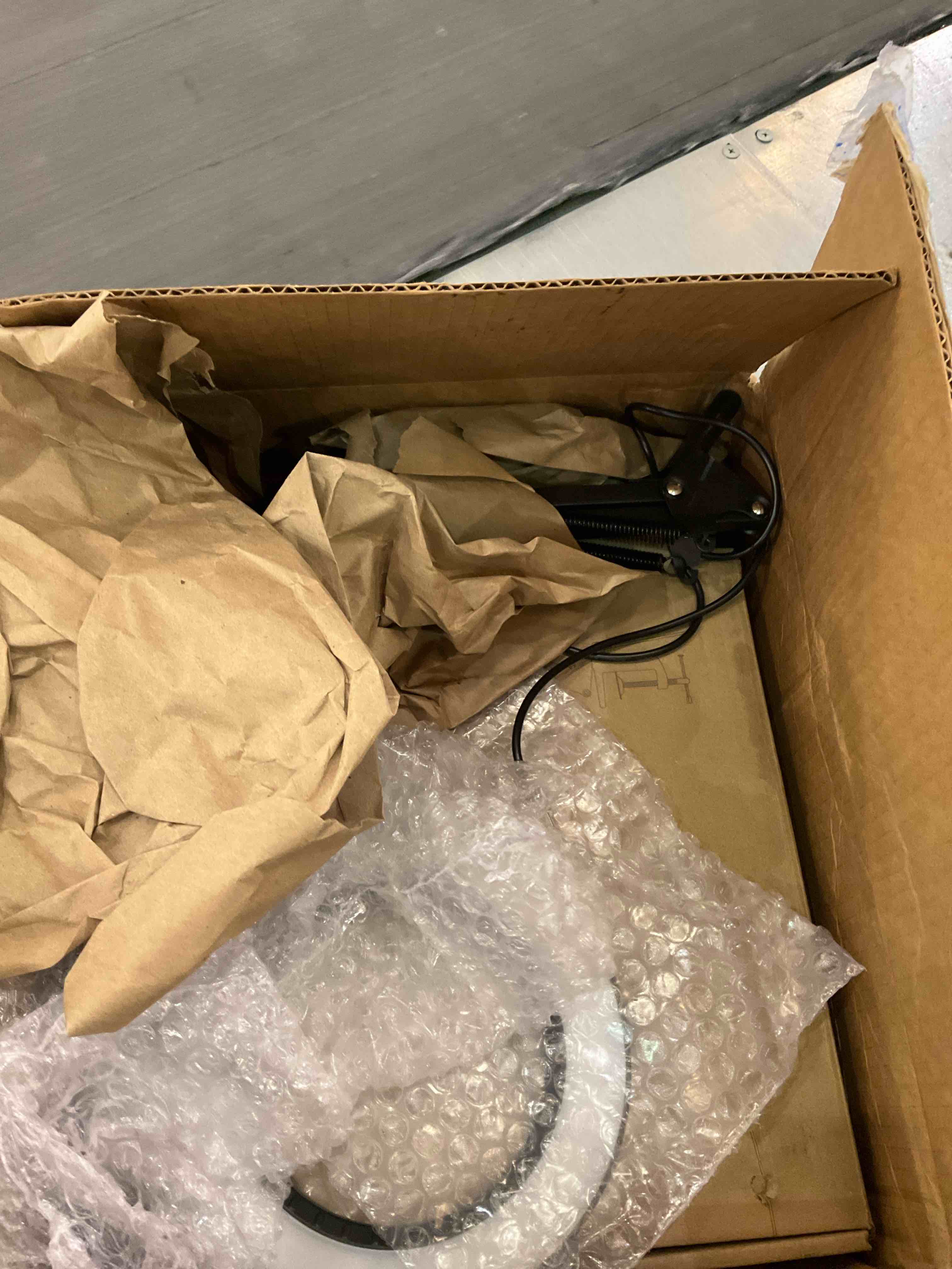 https://s3.amazonaws.com/lotting-images-prod/BargainHunt/EXS01528635_1714415839975.jpeg