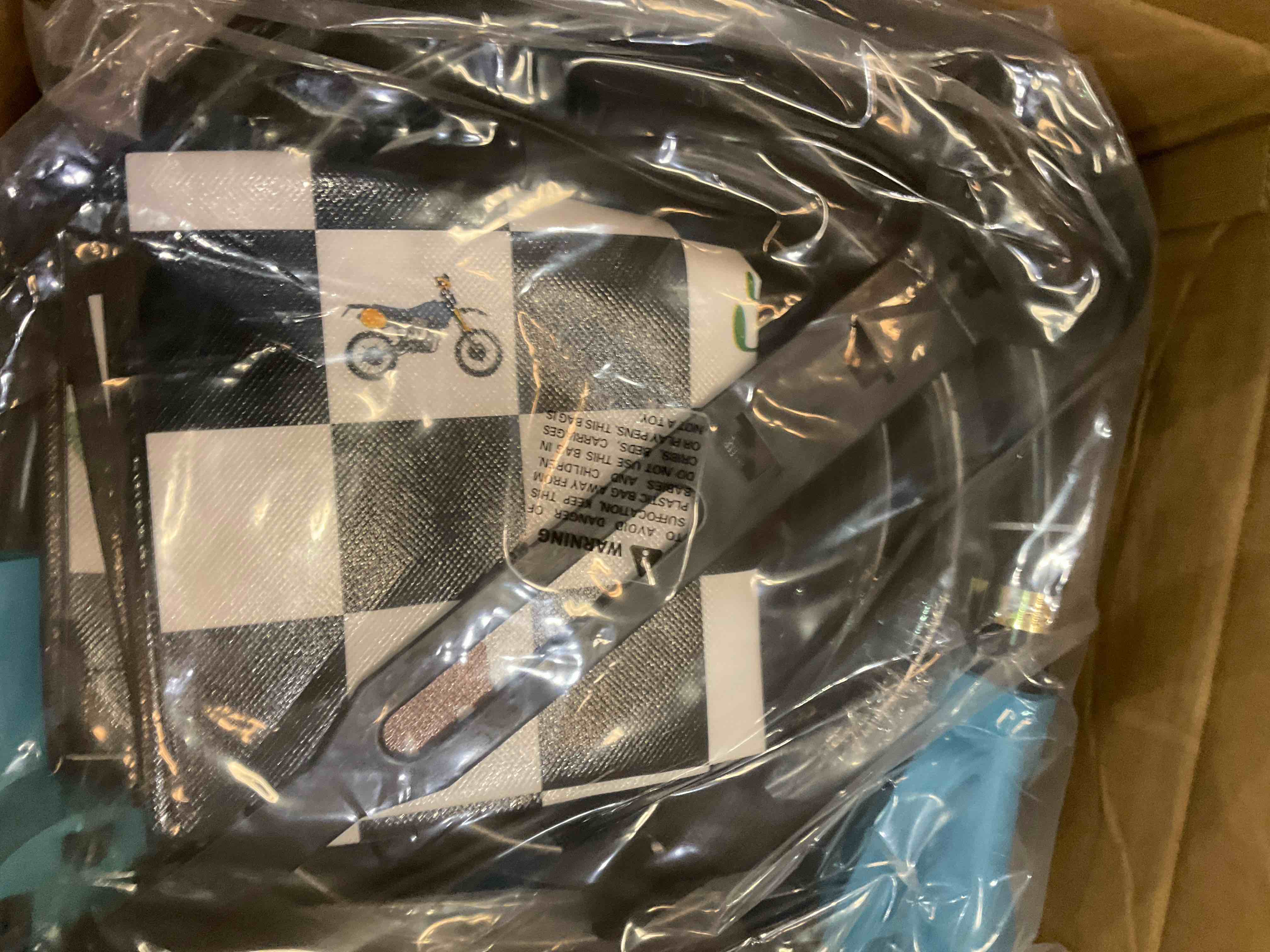 https://s3.amazonaws.com/lotting-images-prod/BargainHunt/EXS01528638_1714416112517.jpeg