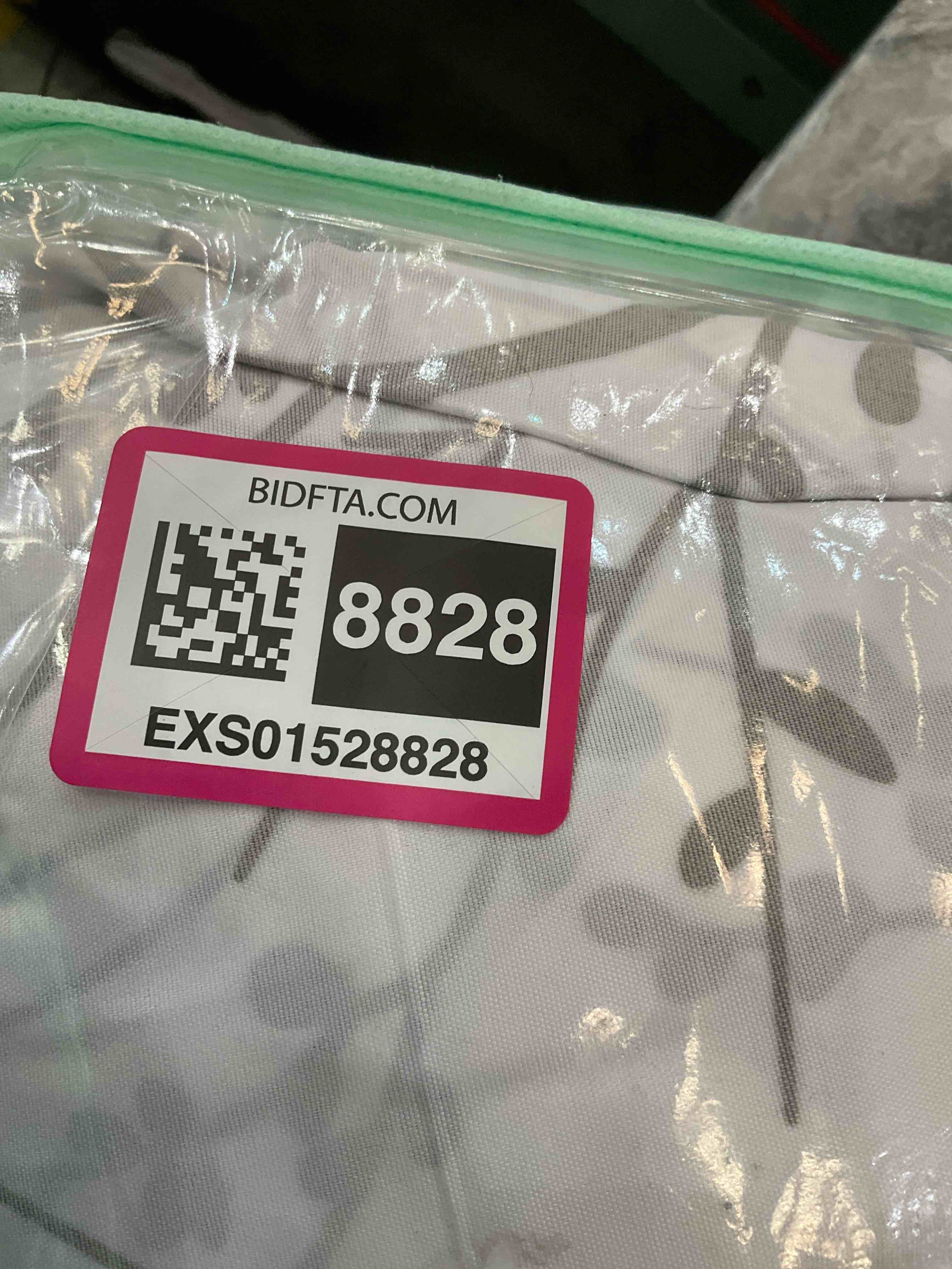 https://s3.amazonaws.com/lotting-images-prod/BargainHunt/EXS01528828_1717004255601.jpeg
