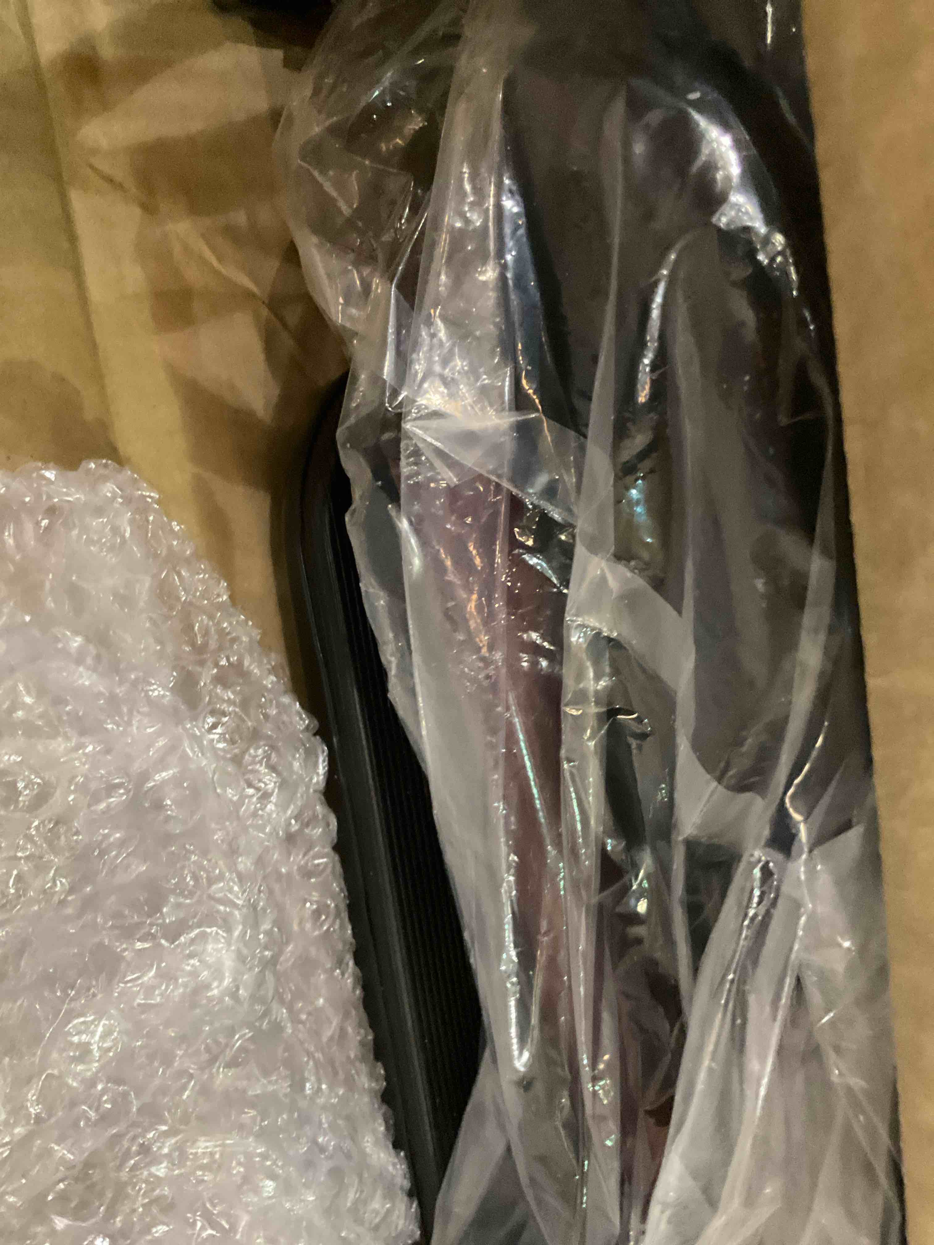 https://s3.amazonaws.com/lotting-images-prod/BargainHunt/EXS01528937_1717423299769.jpeg