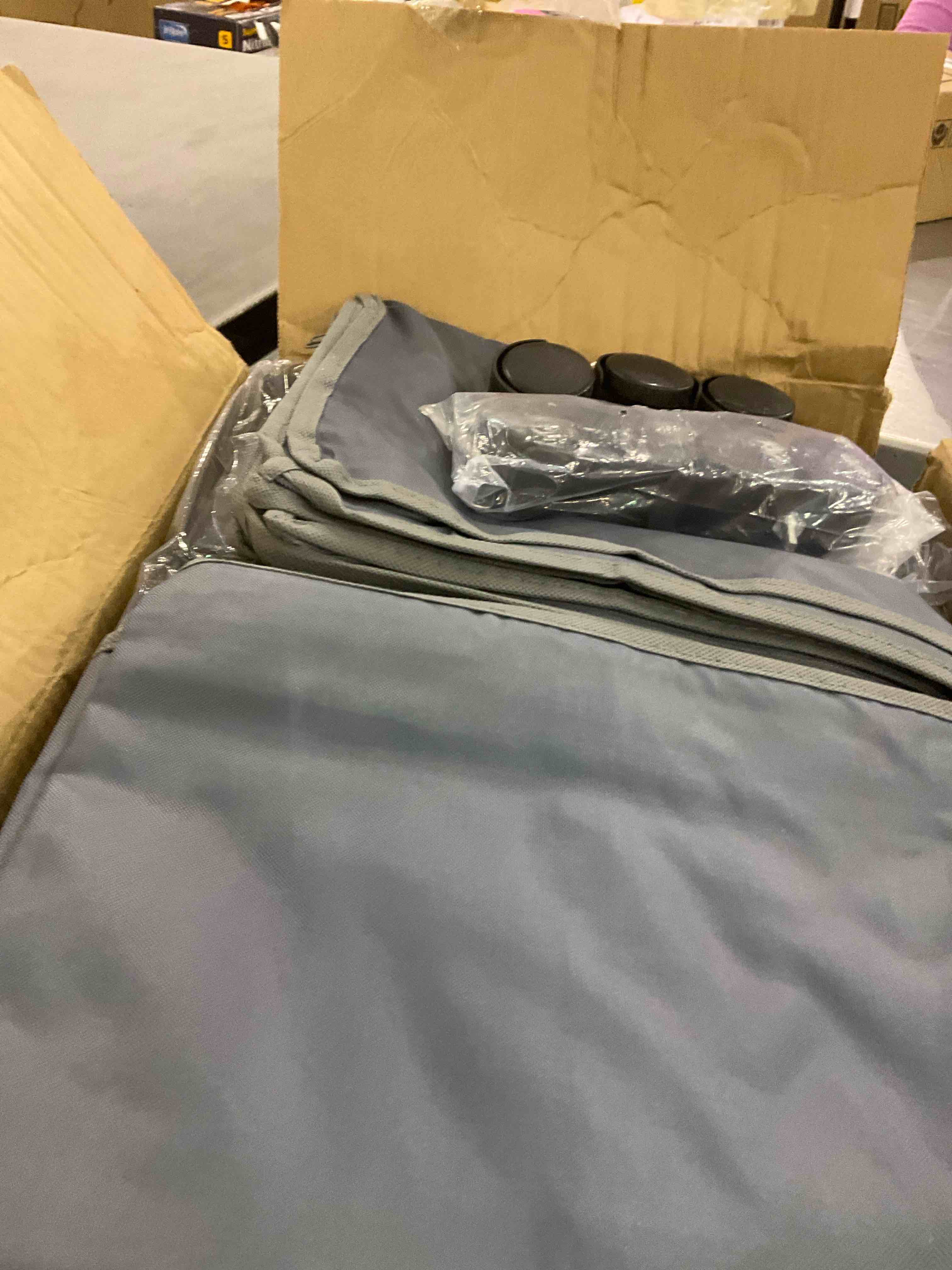 https://s3.amazonaws.com/lotting-images-prod/BargainHunt/EXS01529093_1715695407341.jpeg