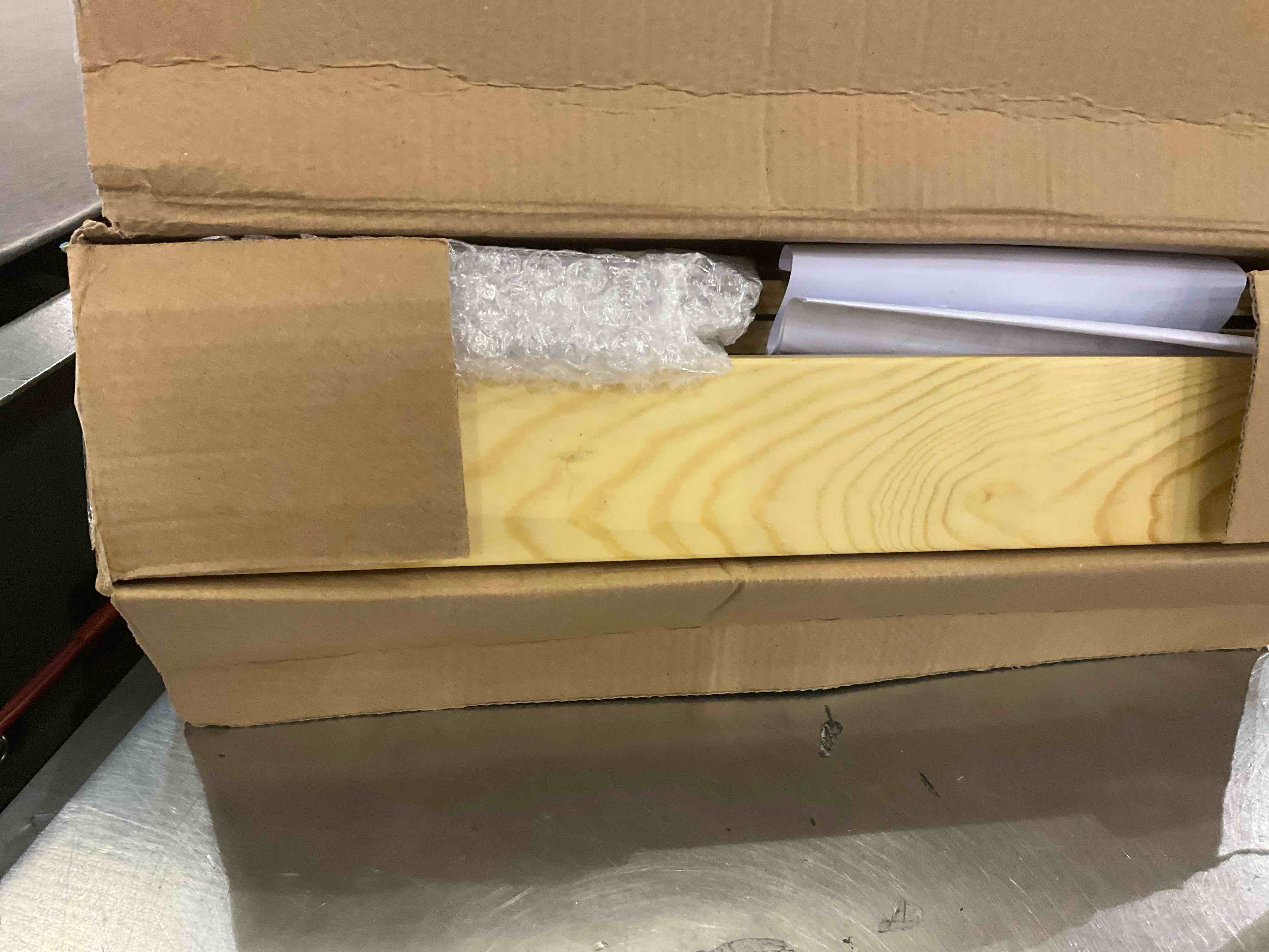 https://s3.amazonaws.com/lotting-images-prod/BargainHunt/EXS01529125_1715698651700.jpeg