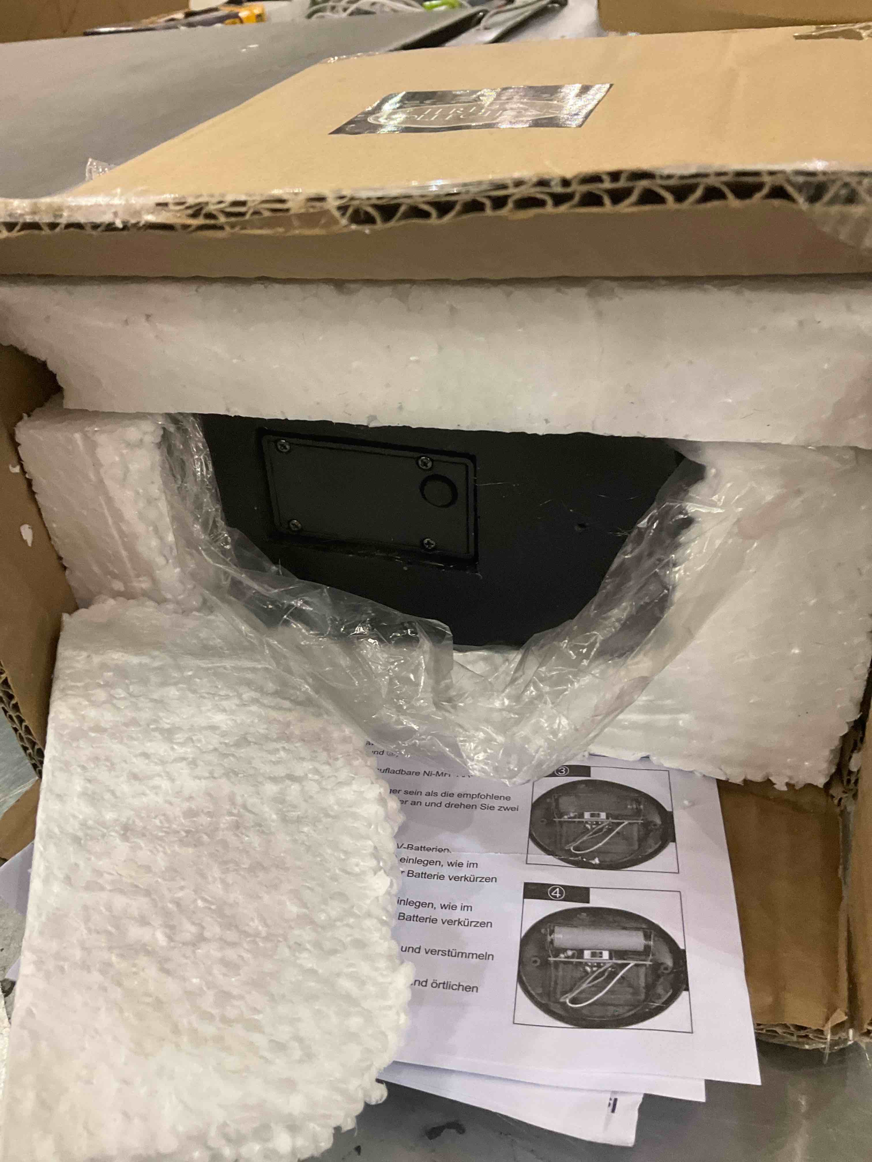 https://s3.amazonaws.com/lotting-images-prod/BargainHunt/EXS01529306_1715782864953.jpeg