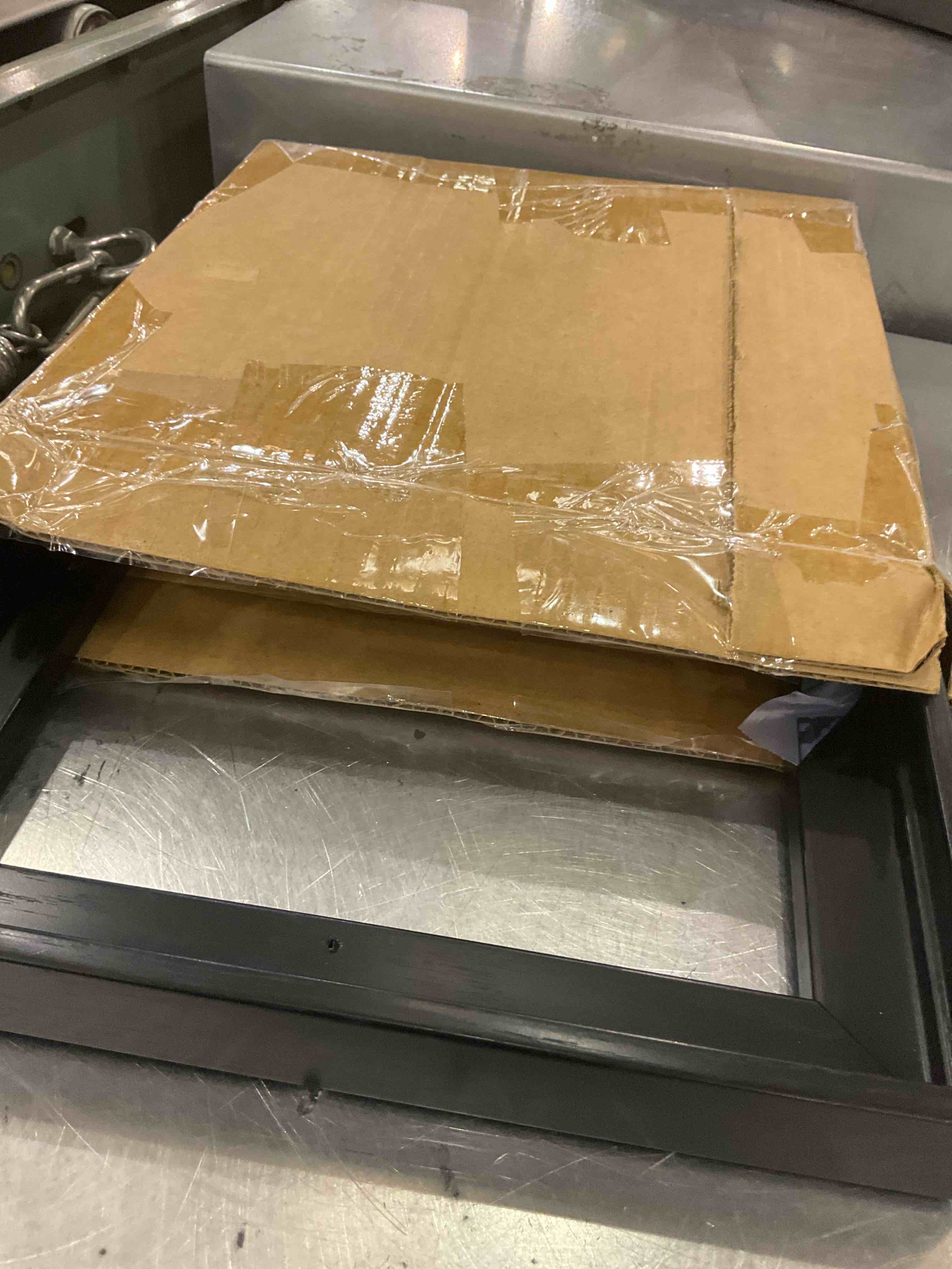 https://s3.amazonaws.com/lotting-images-prod/BargainHunt/EXS01529309_1715783098970.jpeg