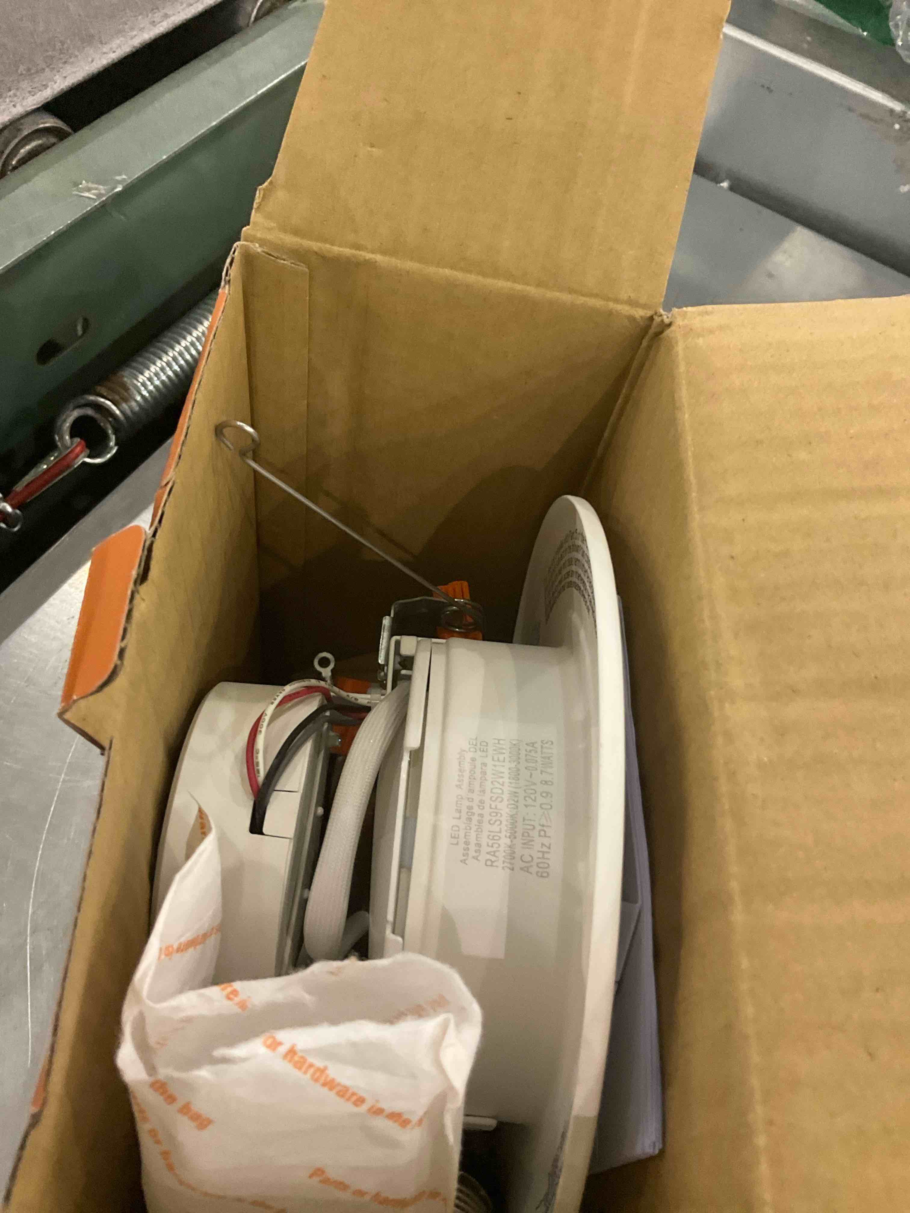 https://s3.amazonaws.com/lotting-images-prod/BargainHunt/EXS01529430_1715859296982.jpeg