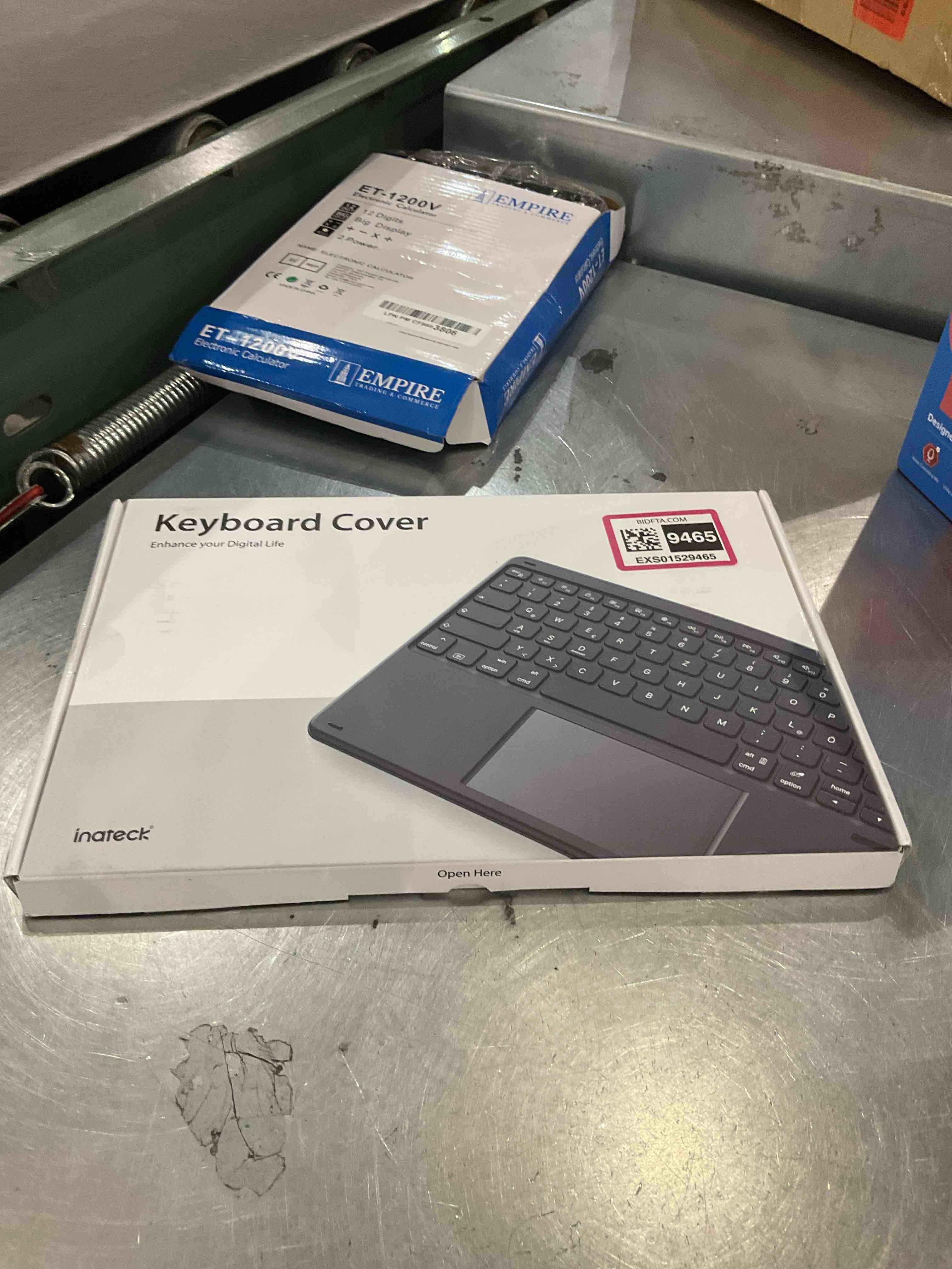 https://s3.amazonaws.com/lotting-images-prod/BargainHunt/EXS01529465_1715866206839.jpeg
