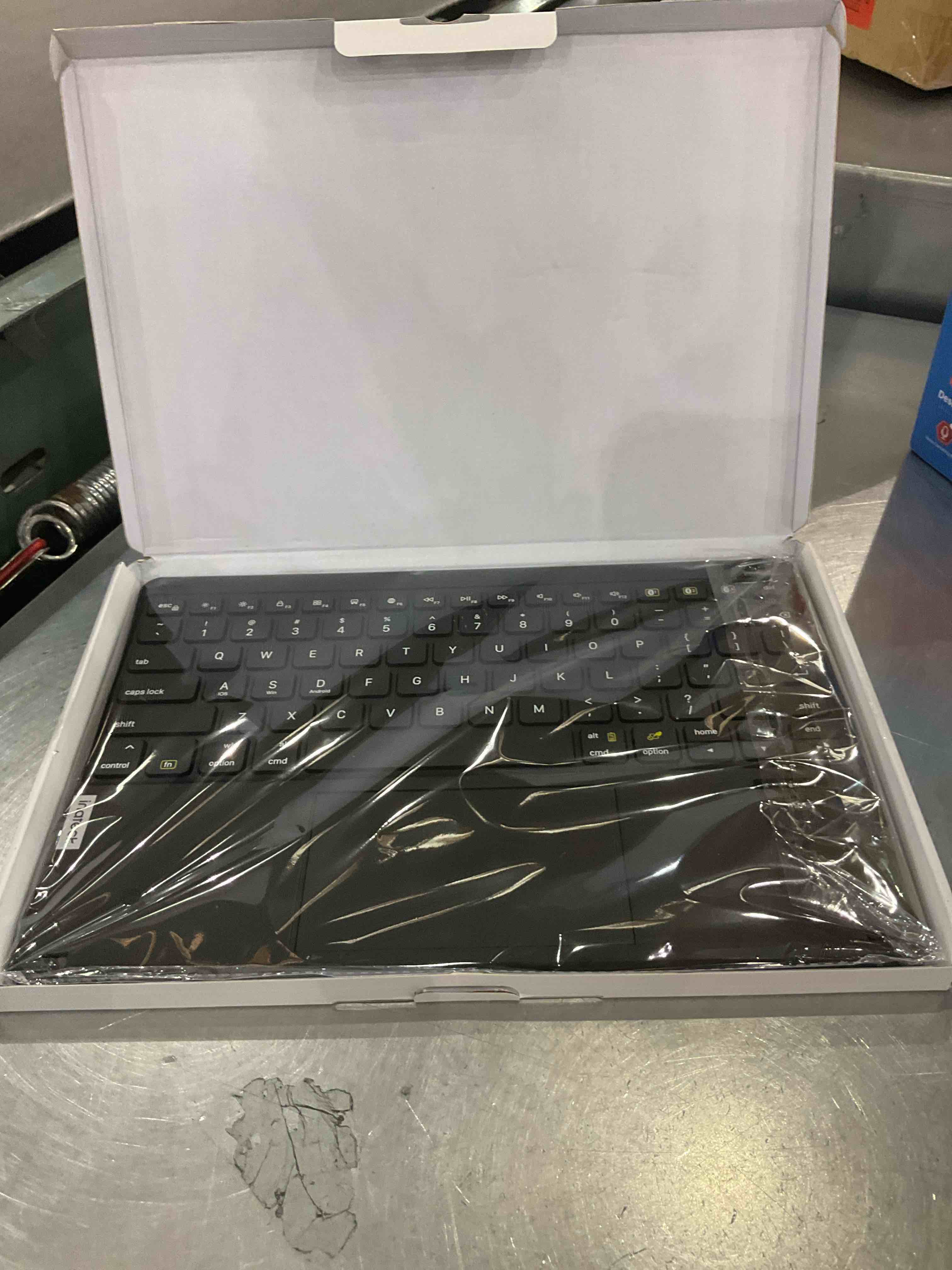https://s3.amazonaws.com/lotting-images-prod/BargainHunt/EXS01529465_1715866212730.jpeg