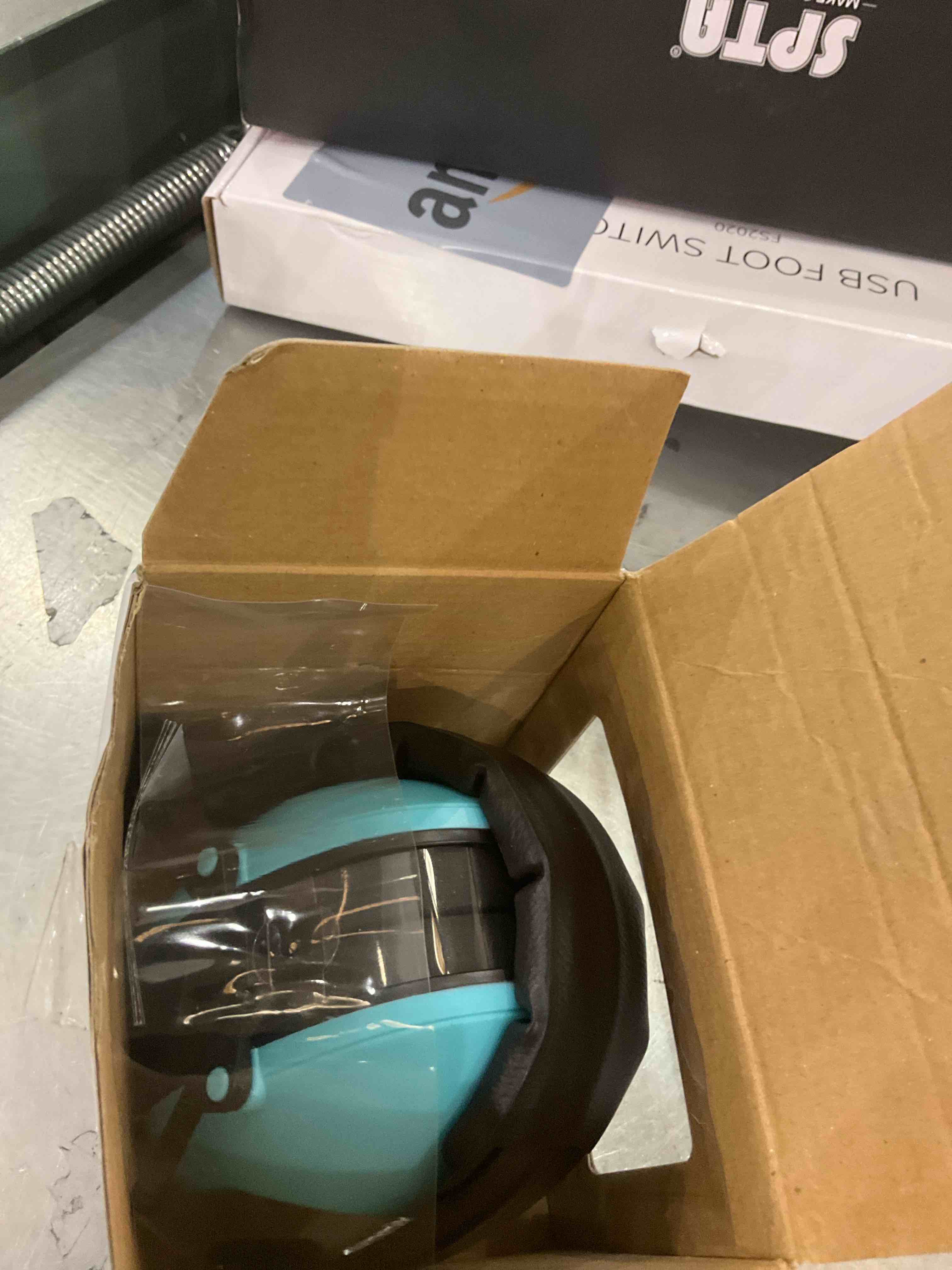 https://s3.amazonaws.com/lotting-images-prod/BargainHunt/EXS01529485_1715868082922.jpeg
