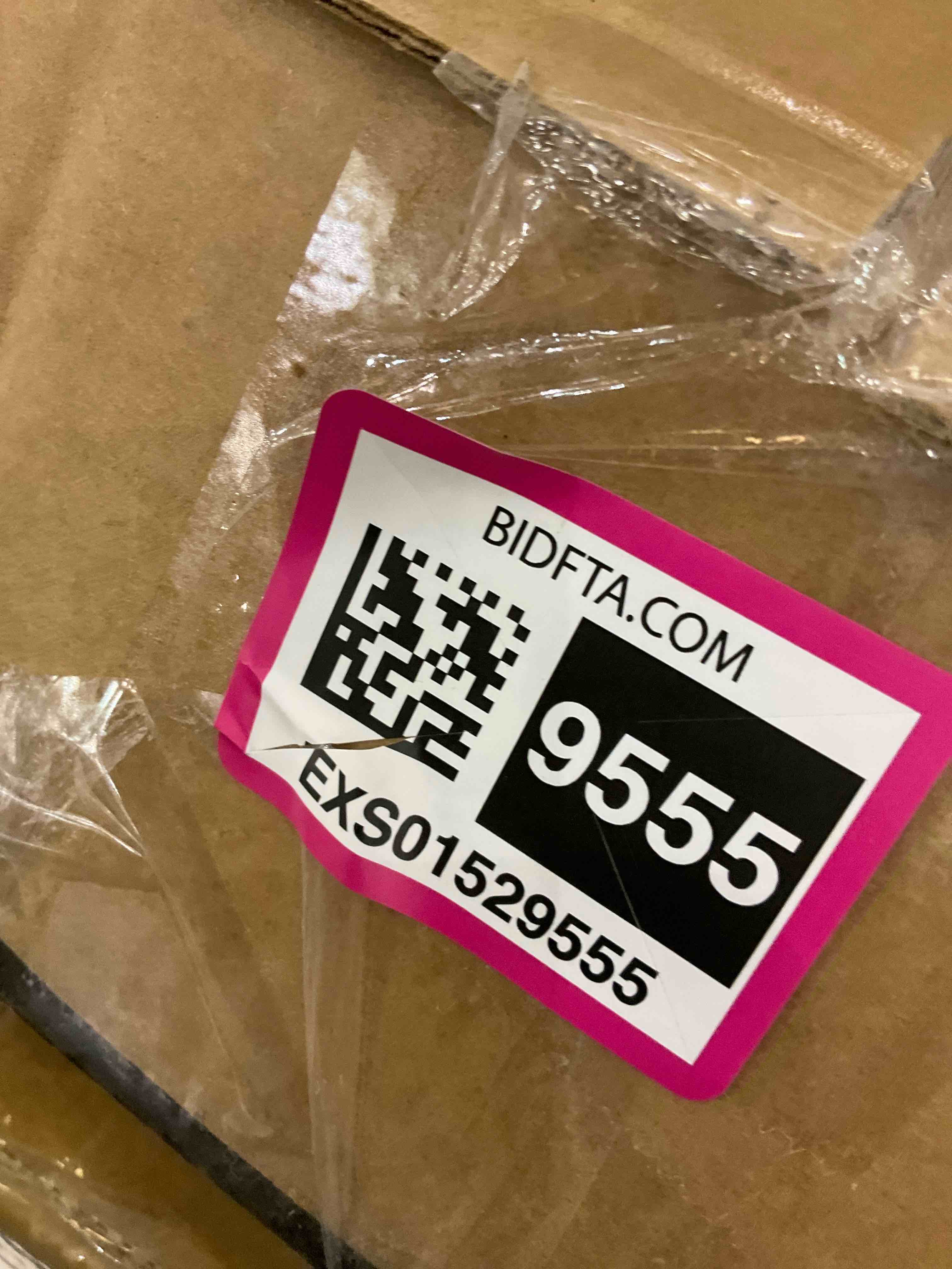 https://s3.amazonaws.com/lotting-images-prod/BargainHunt/EXS01529555_1715108169547.jpeg