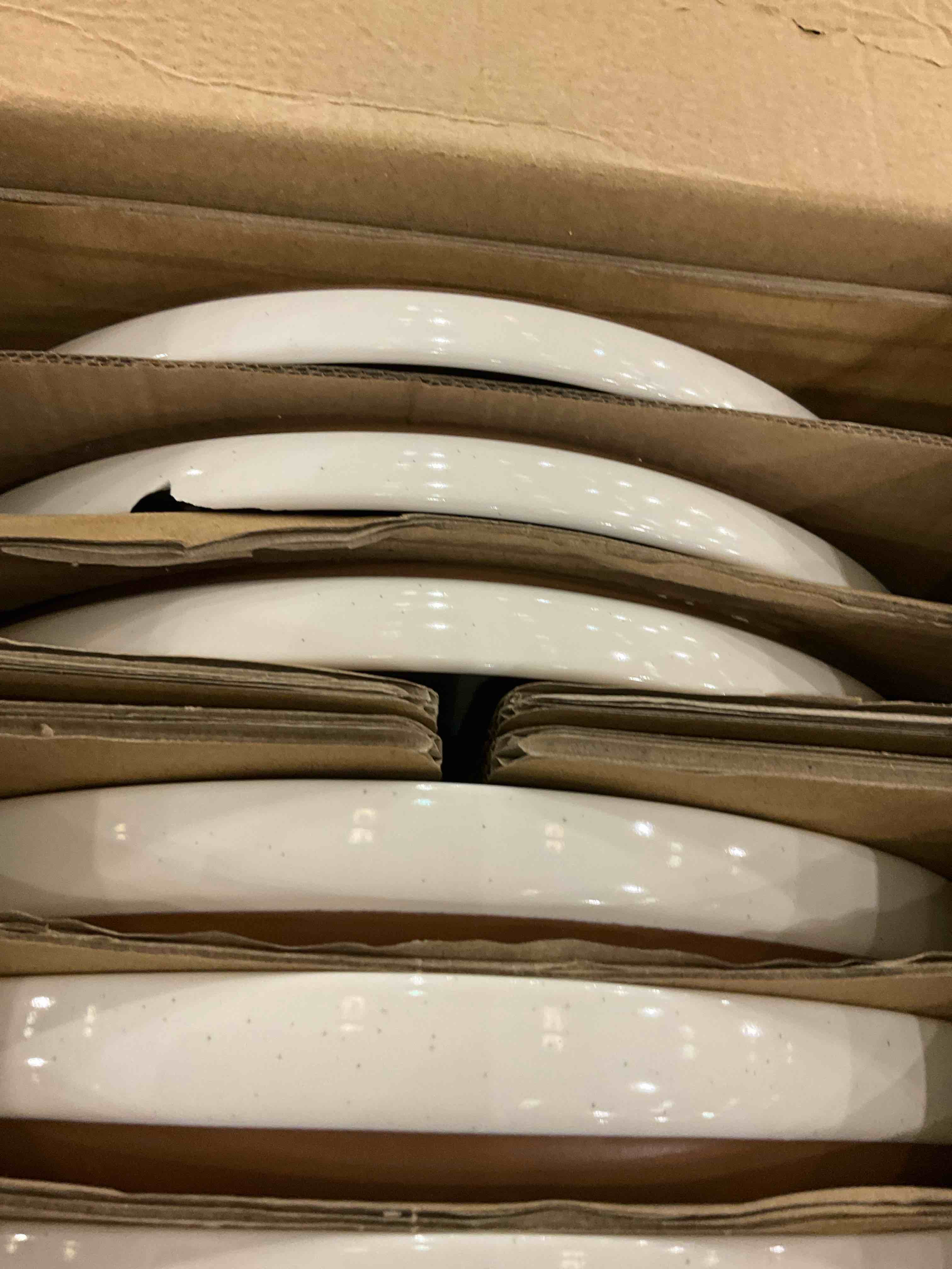 https://s3.amazonaws.com/lotting-images-prod/BargainHunt/EXS01529720_1715263631850.jpeg