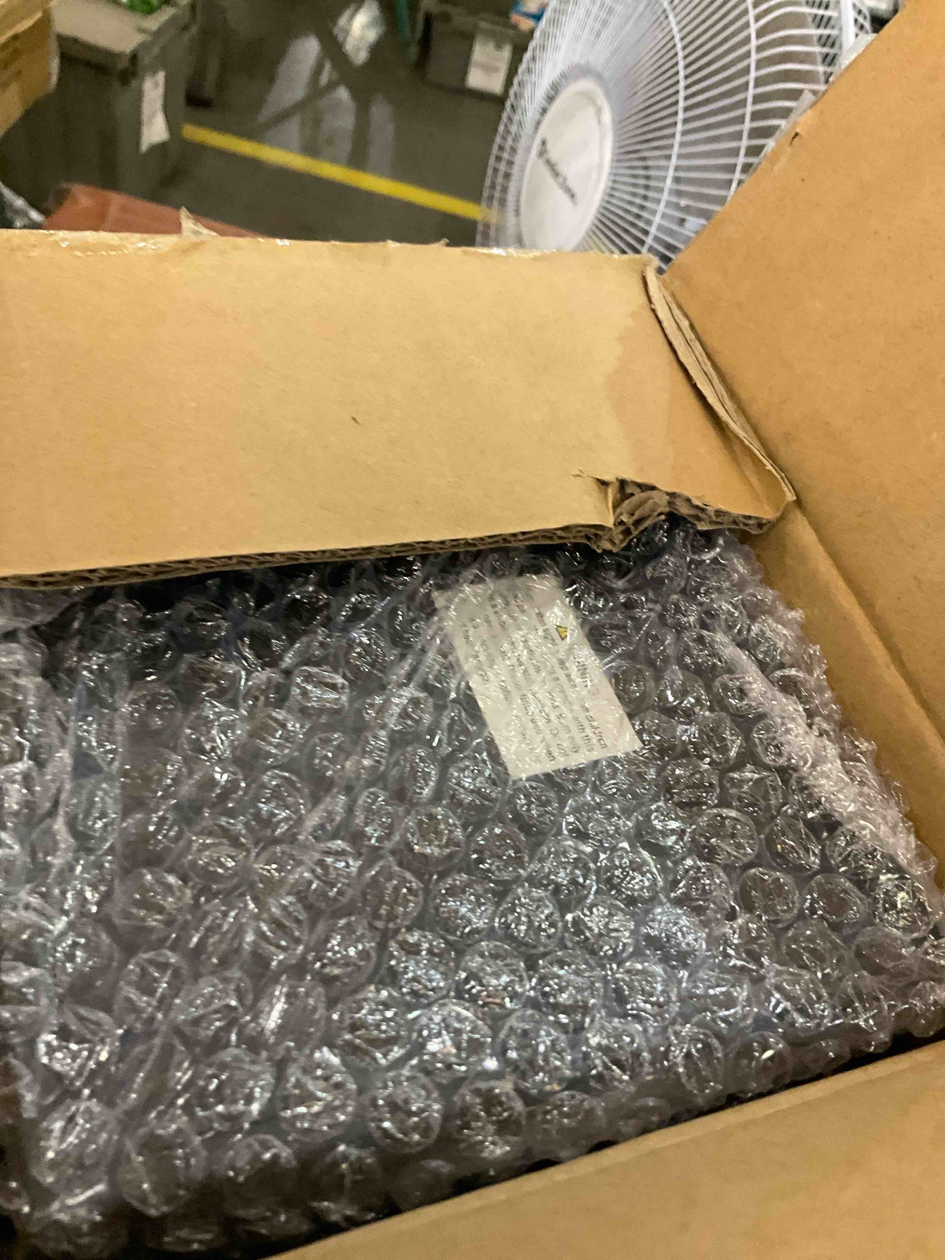 https://s3.amazonaws.com/lotting-images-prod/BargainHunt/EXS01529892_1715347730309.jpeg