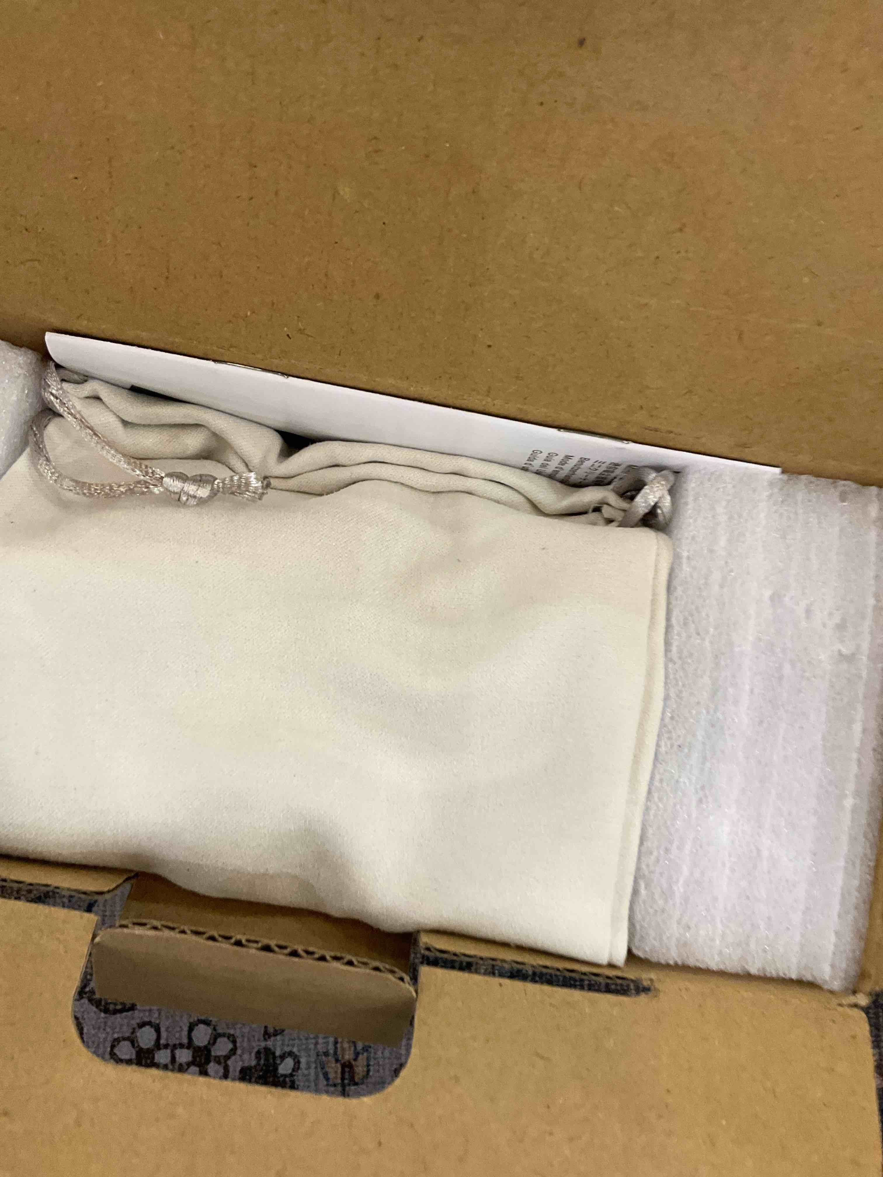 https://s3.amazonaws.com/lotting-images-prod/BargainHunt/EXS01529944_1715353948796.jpeg