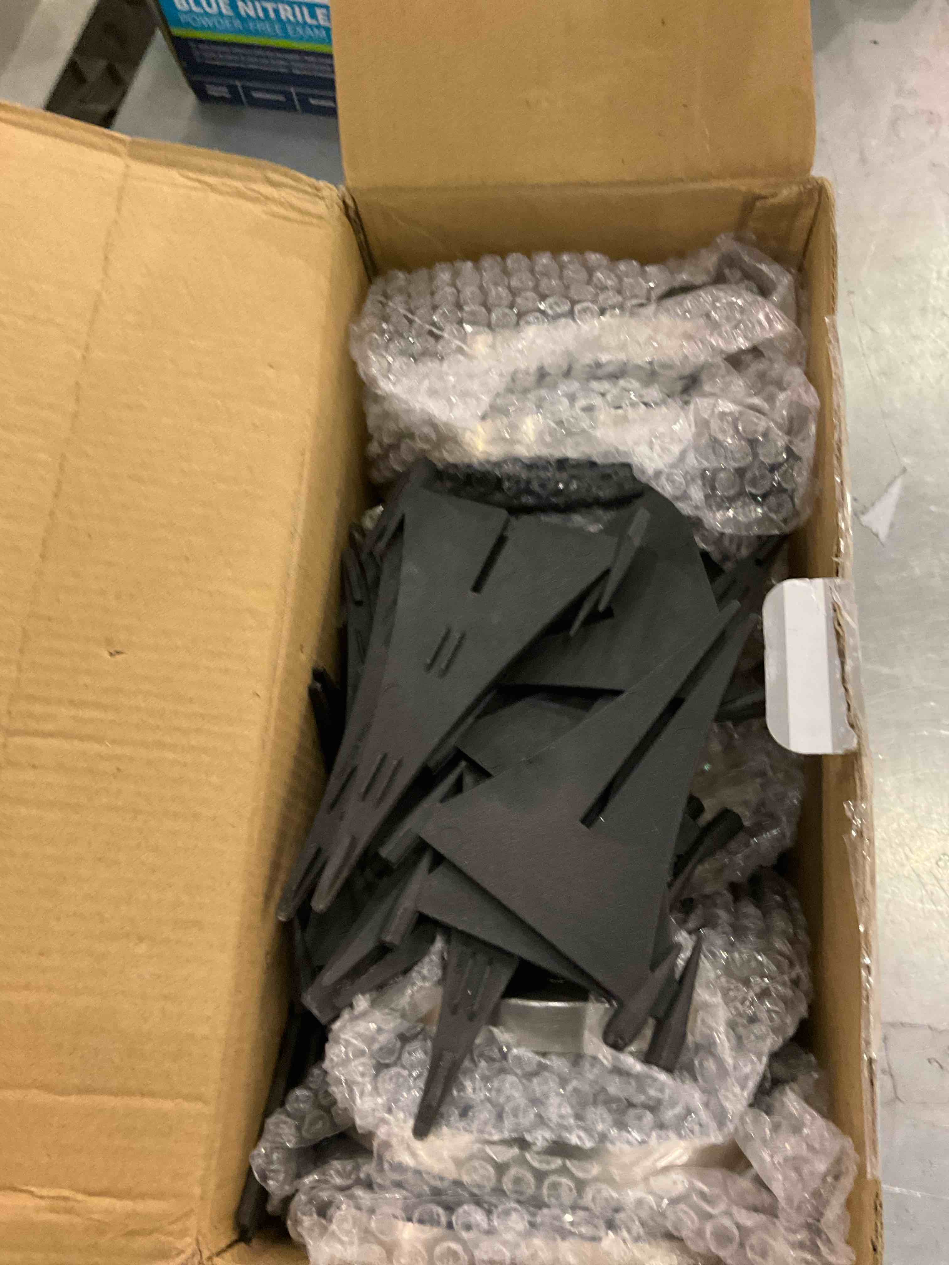 https://s3.amazonaws.com/lotting-images-prod/BargainHunt/EXS01530063_1715793666030.jpeg