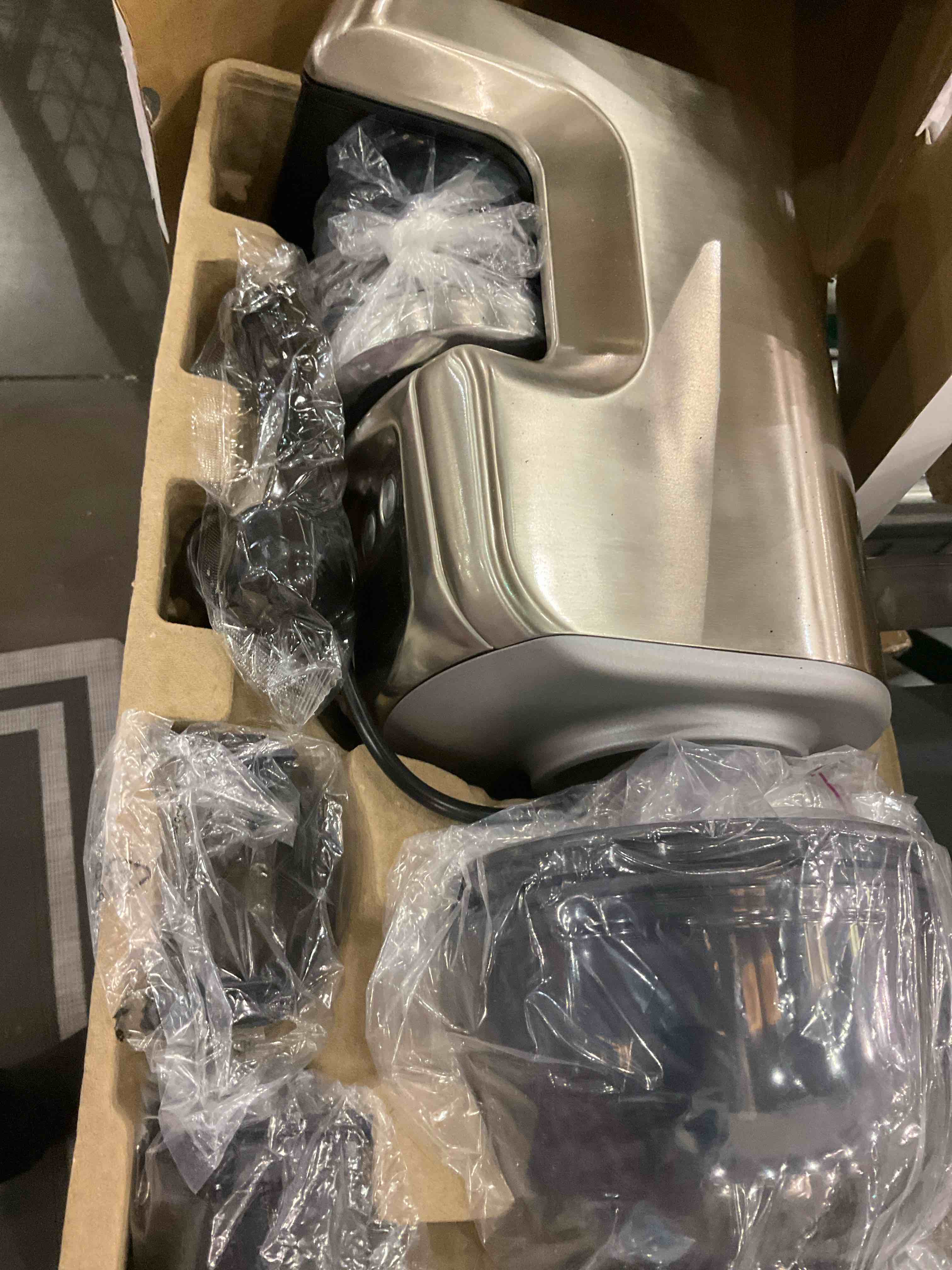 https://s3.amazonaws.com/lotting-images-prod/BargainHunt/EXS01530201_1715868850066.jpeg