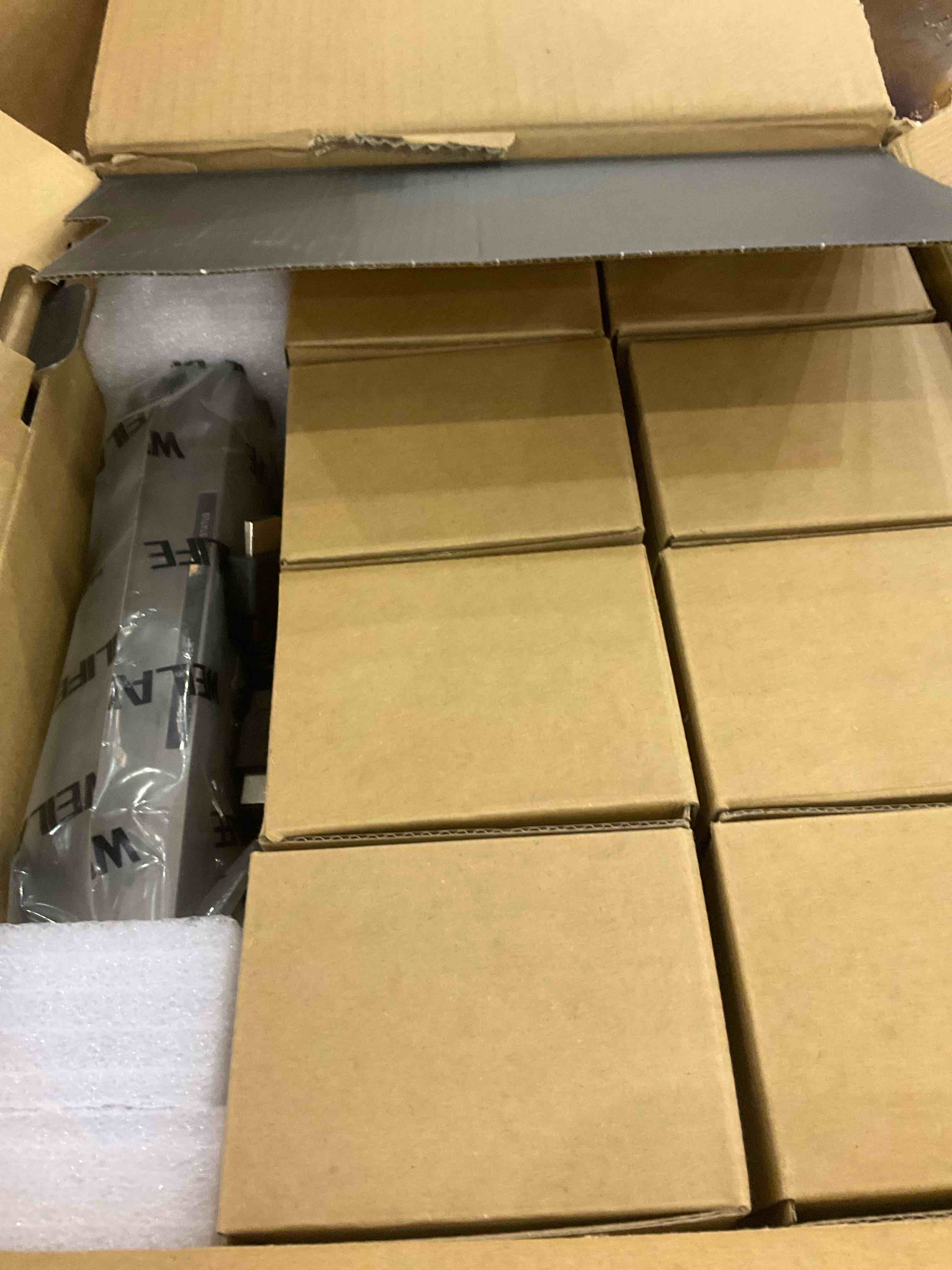 https://s3.amazonaws.com/lotting-images-prod/BargainHunt/EXS01530210_1715869622373.jpeg