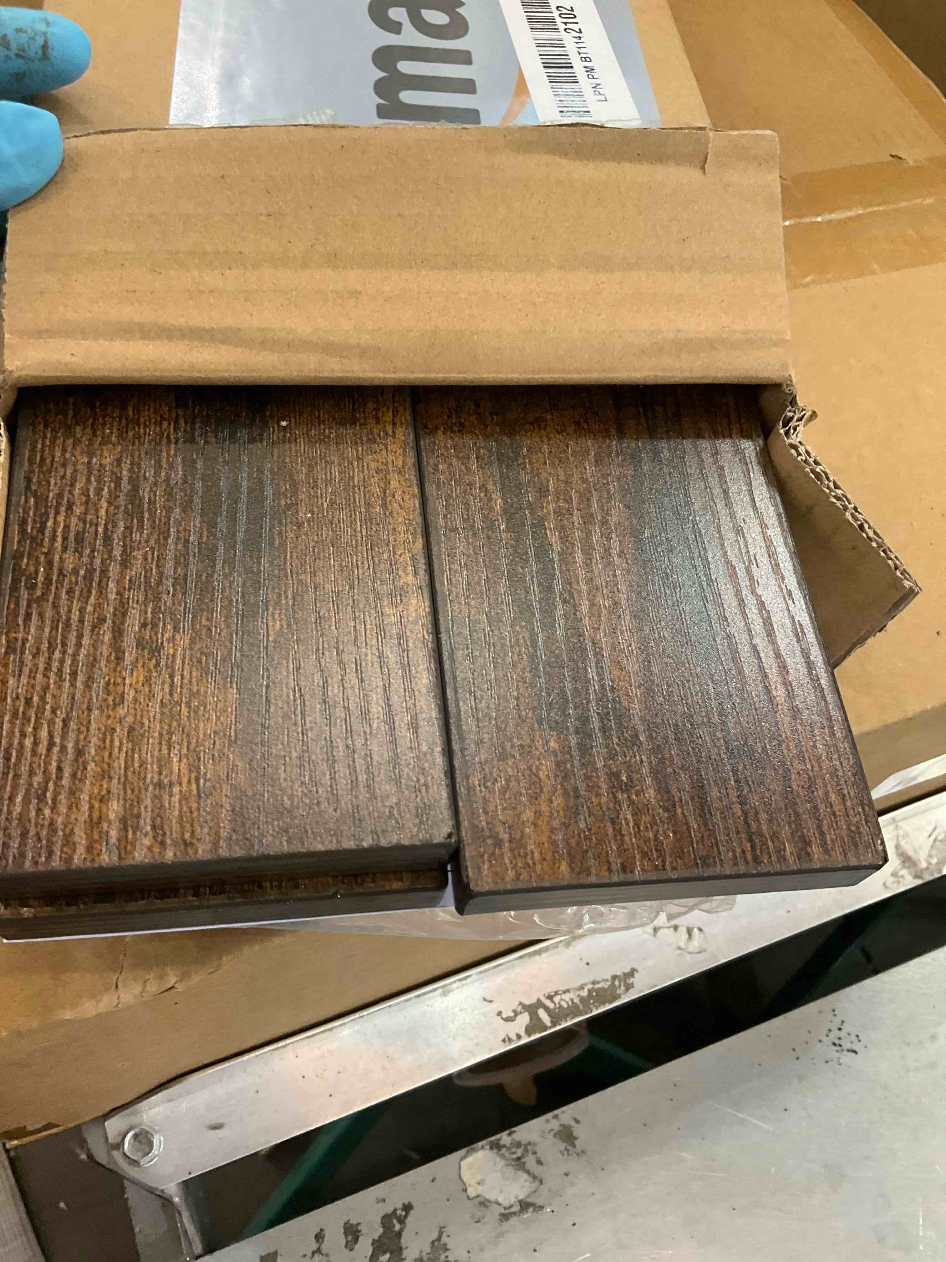 https://s3.amazonaws.com/lotting-images-prod/BargainHunt/EXS01530267_1715878747634.jpeg