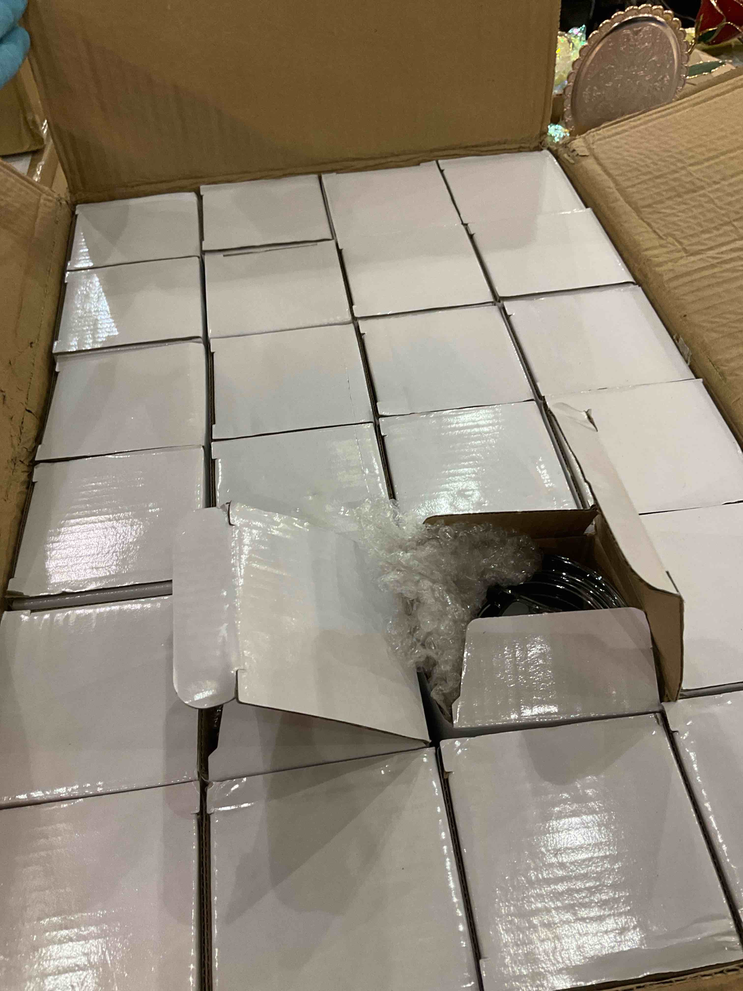 https://s3.amazonaws.com/lotting-images-prod/BargainHunt/EXS01530415_1715958034032.jpeg