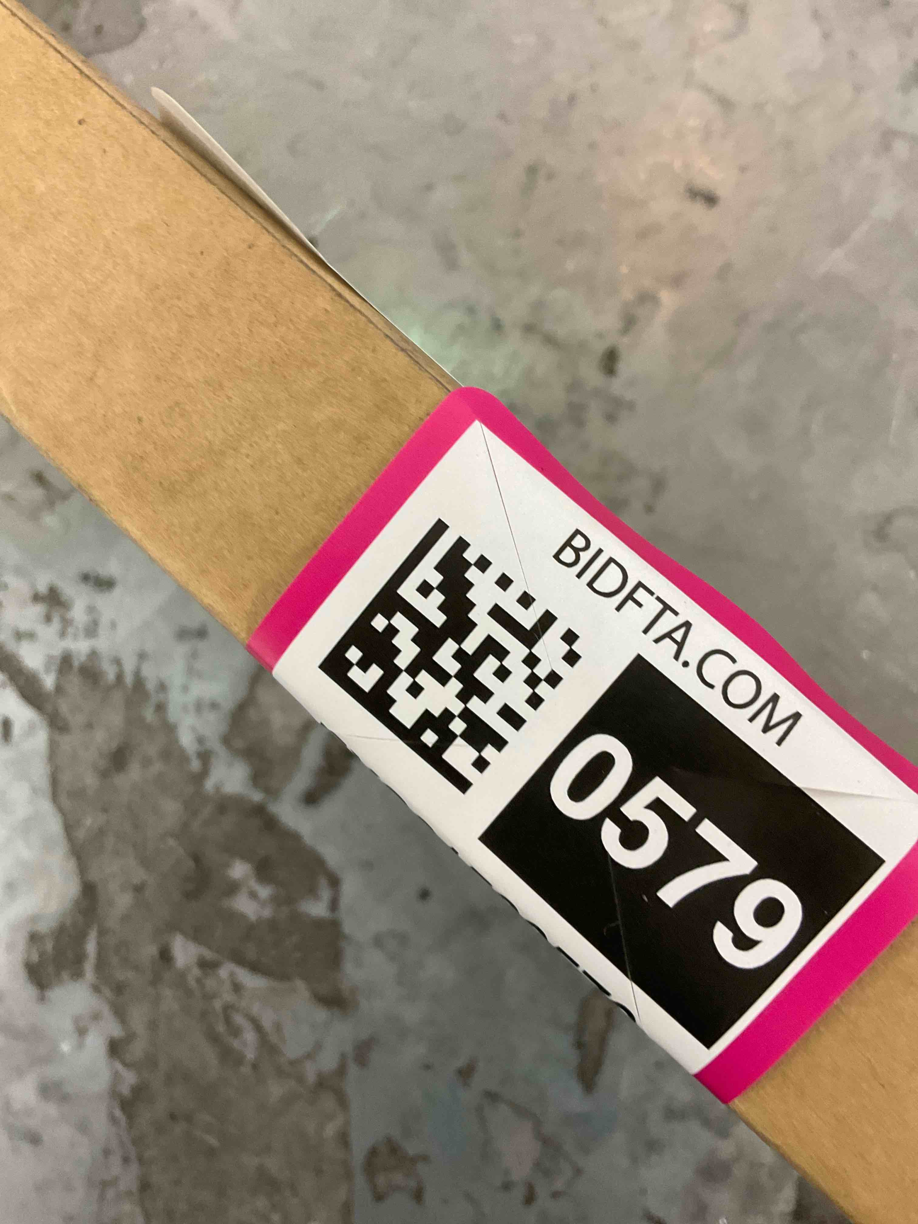 https://s3.amazonaws.com/lotting-images-prod/BargainHunt/EXS01530579_1714059116946.jpeg