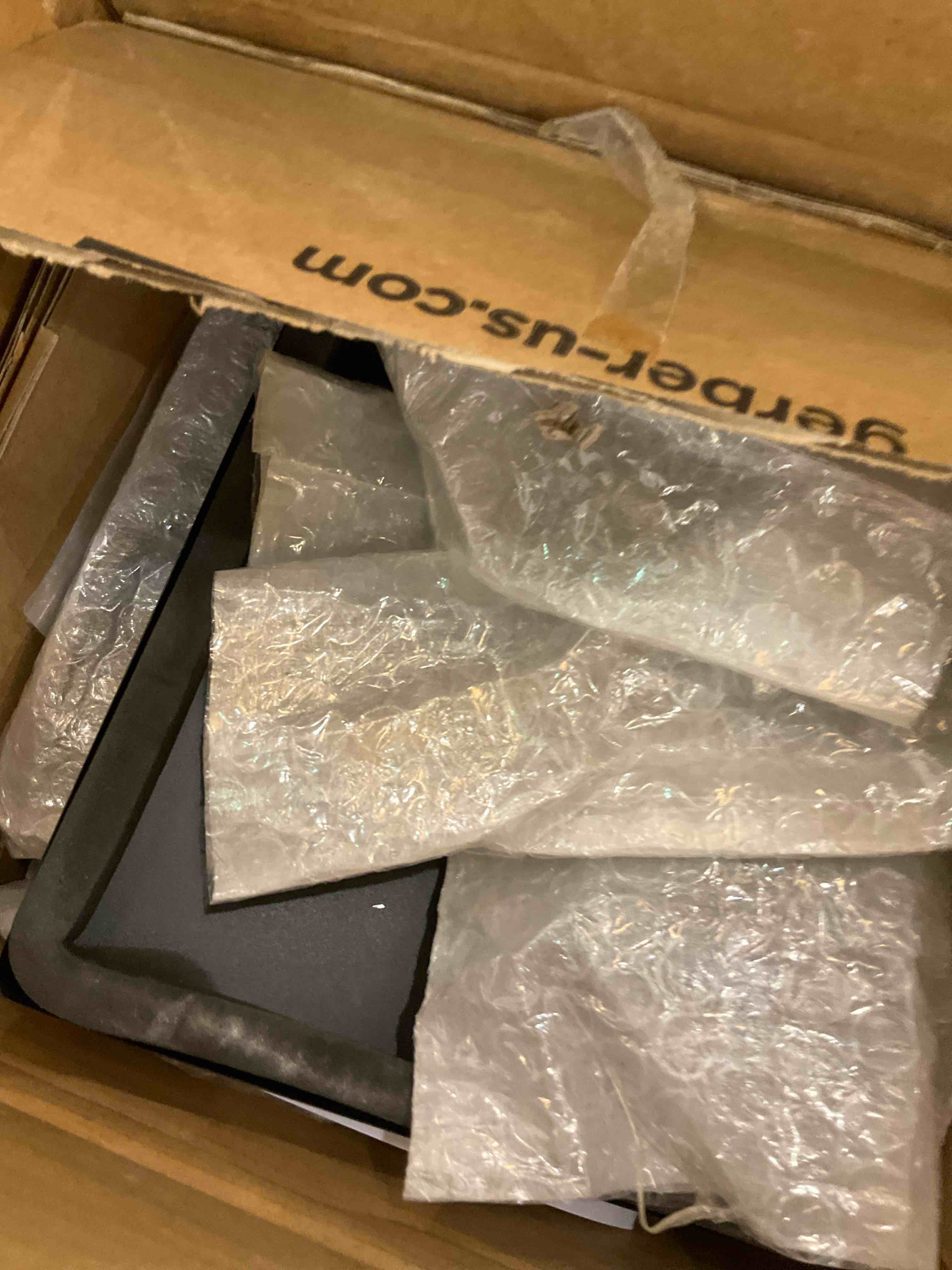 https://s3.amazonaws.com/lotting-images-prod/BargainHunt/EXS01530596_1714064338758.jpeg