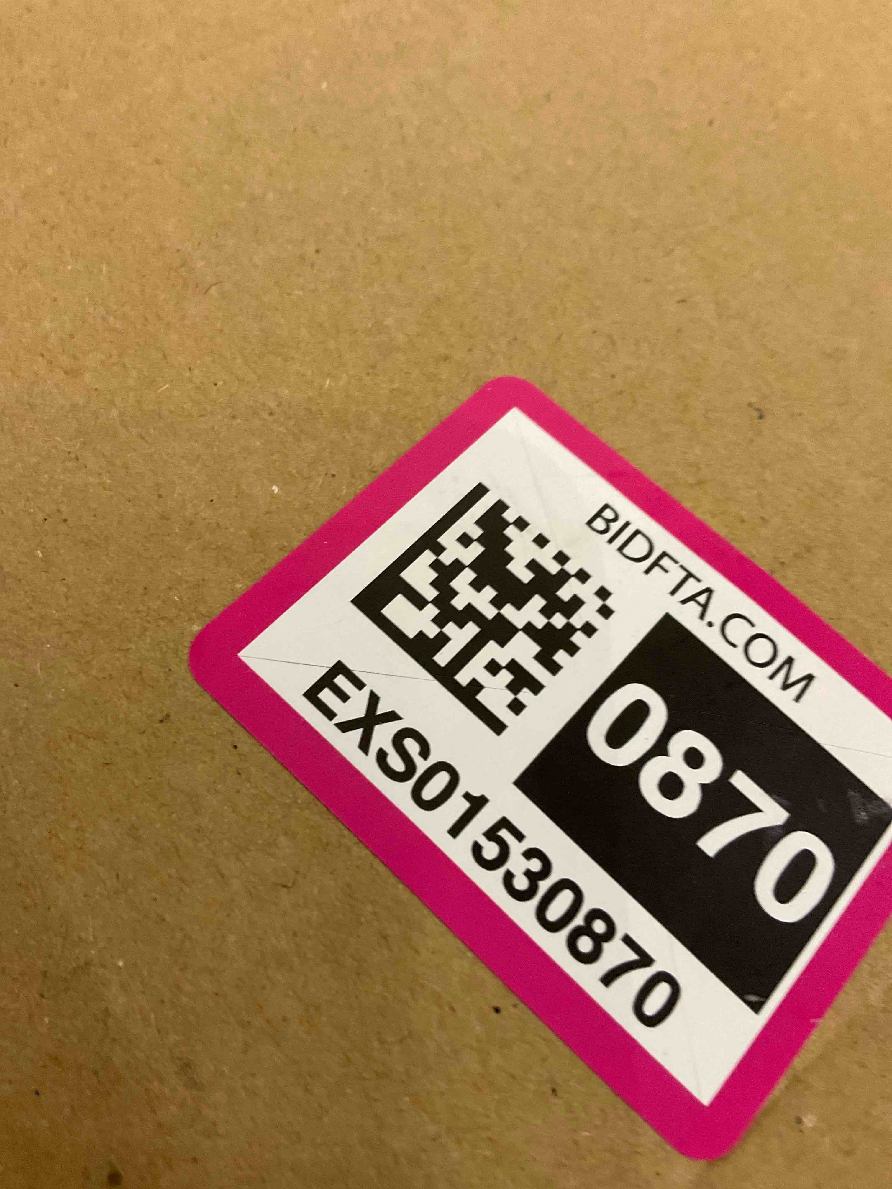 https://s3.amazonaws.com/lotting-images-prod/BargainHunt/EXS01530870_1714415658801.jpeg