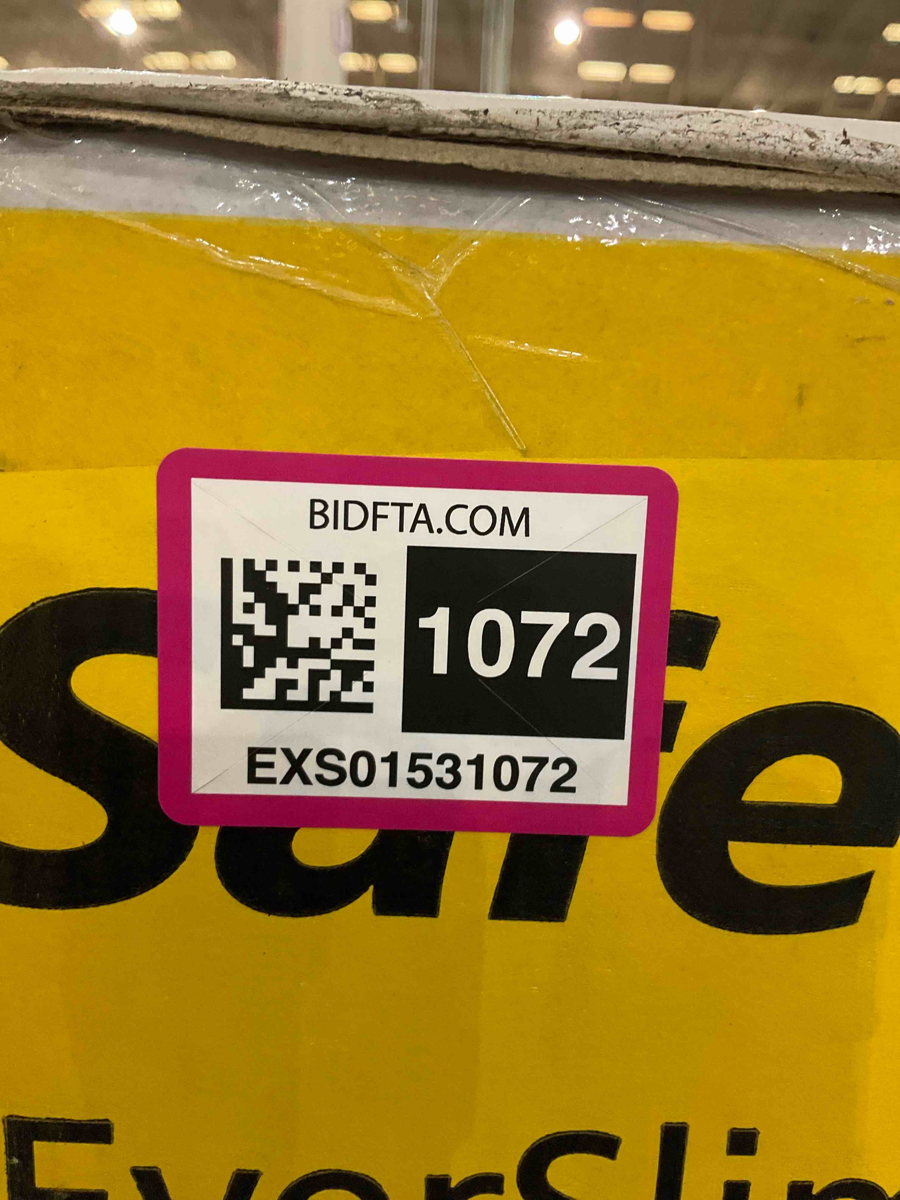 https://s3.amazonaws.com/lotting-images-prod/BargainHunt/EXS01531072_1715349350099.jpeg
