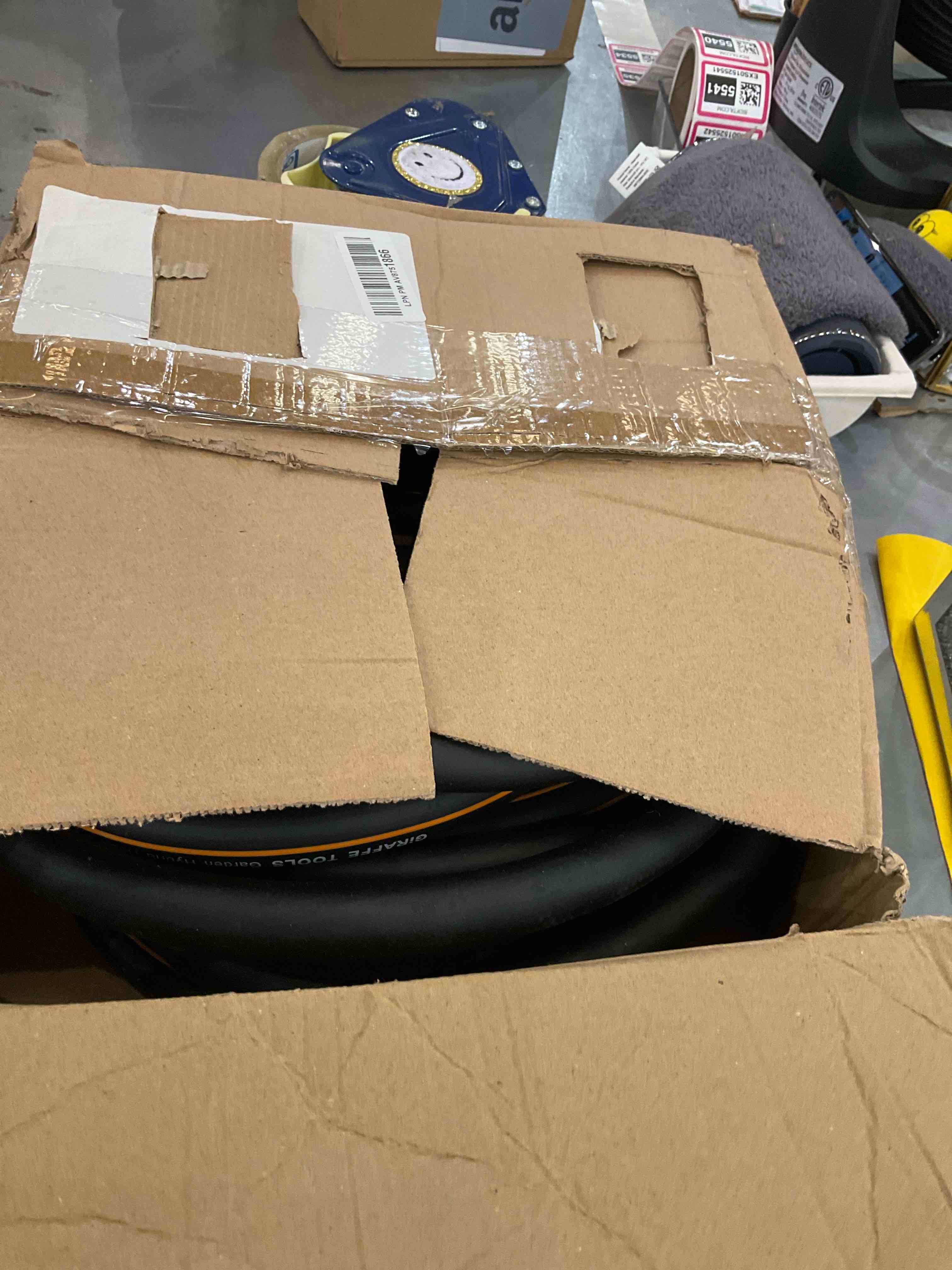 https://s3.amazonaws.com/lotting-images-prod/BargainHunt/EXS01531090_1715351406359.jpeg