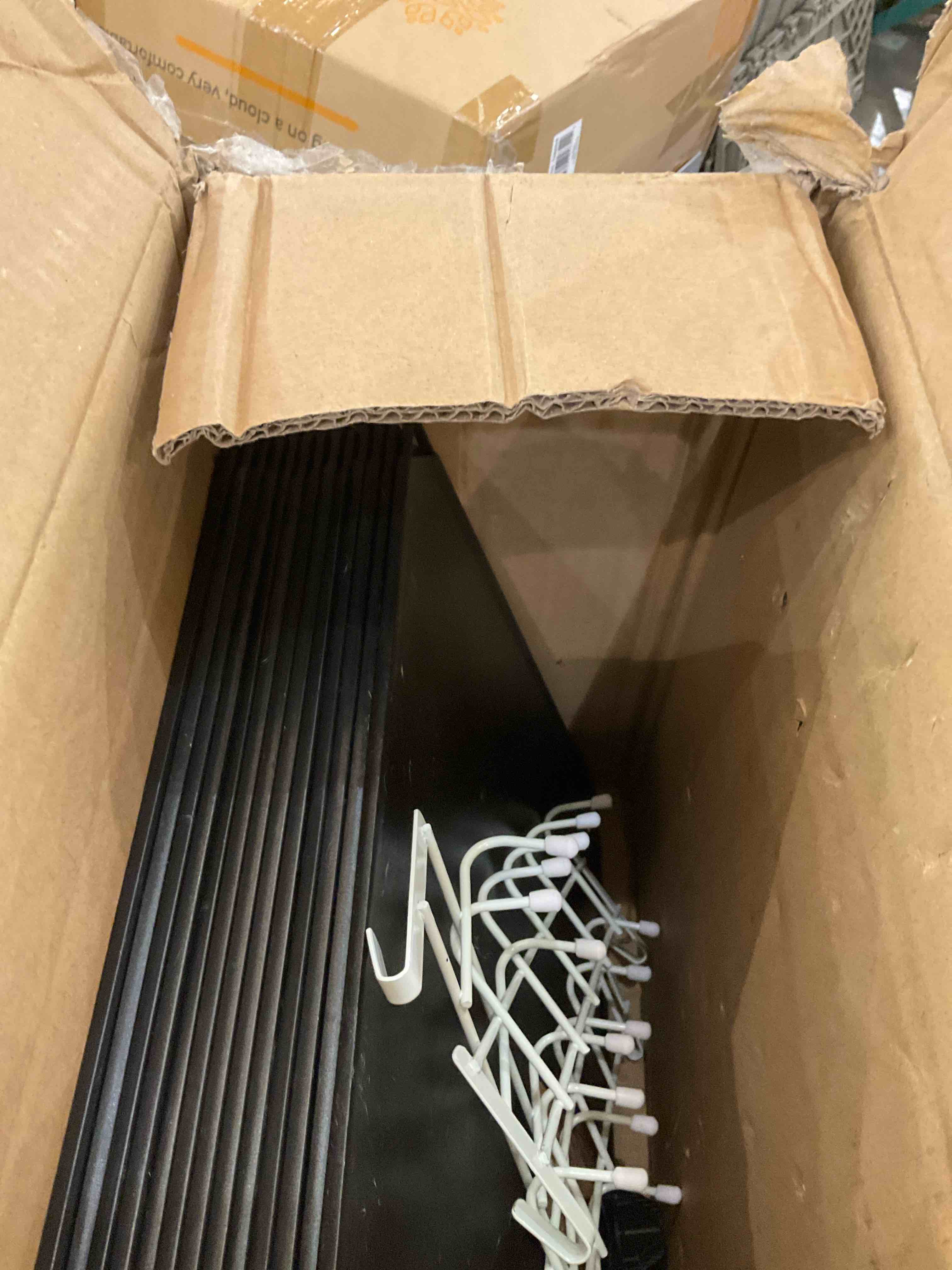 https://s3.amazonaws.com/lotting-images-prod/BargainHunt/EXS01531128_1715355606810.jpeg