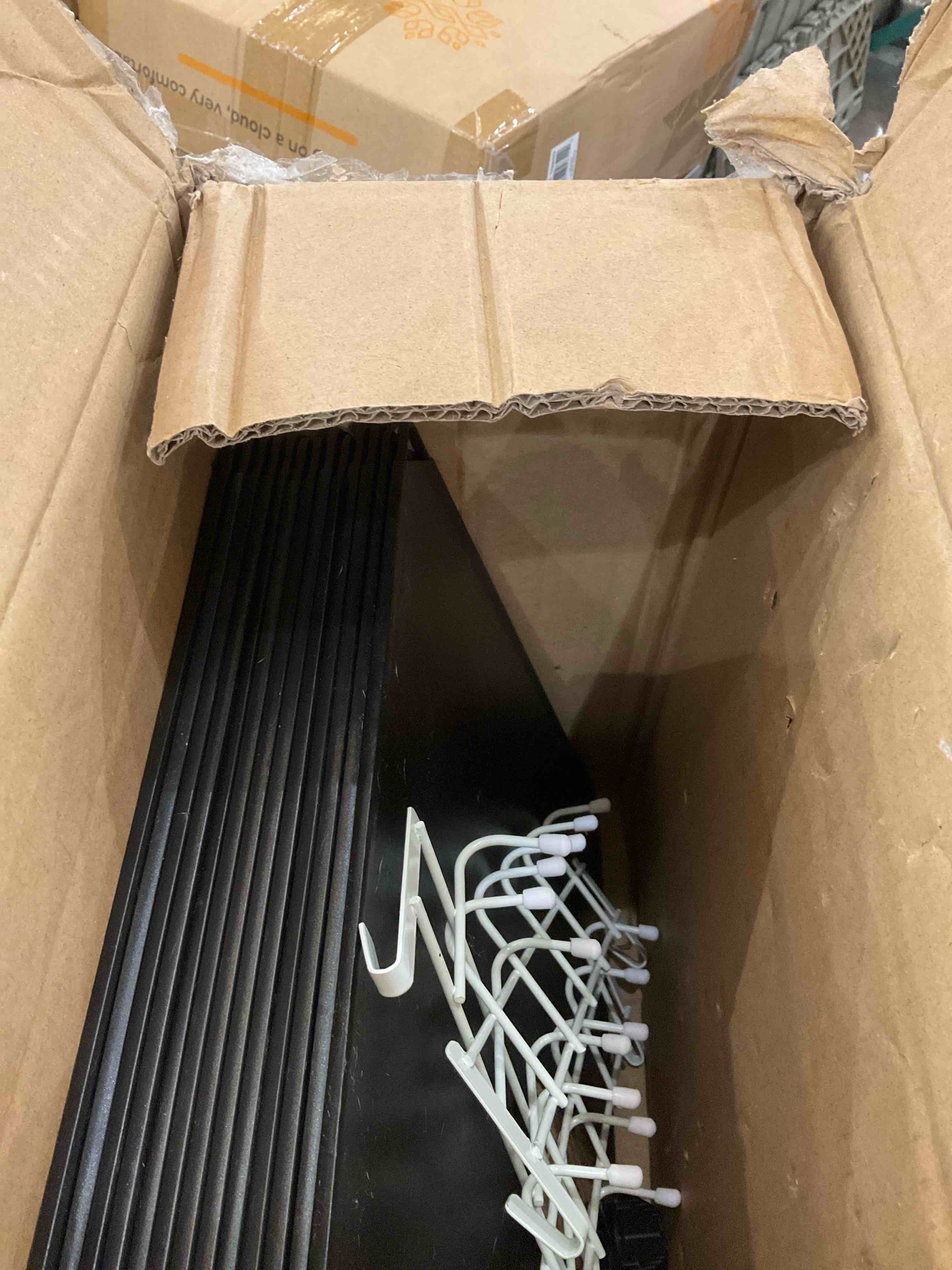 https://s3.amazonaws.com/lotting-images-prod/BargainHunt/EXS01531128_1715355607667.jpeg