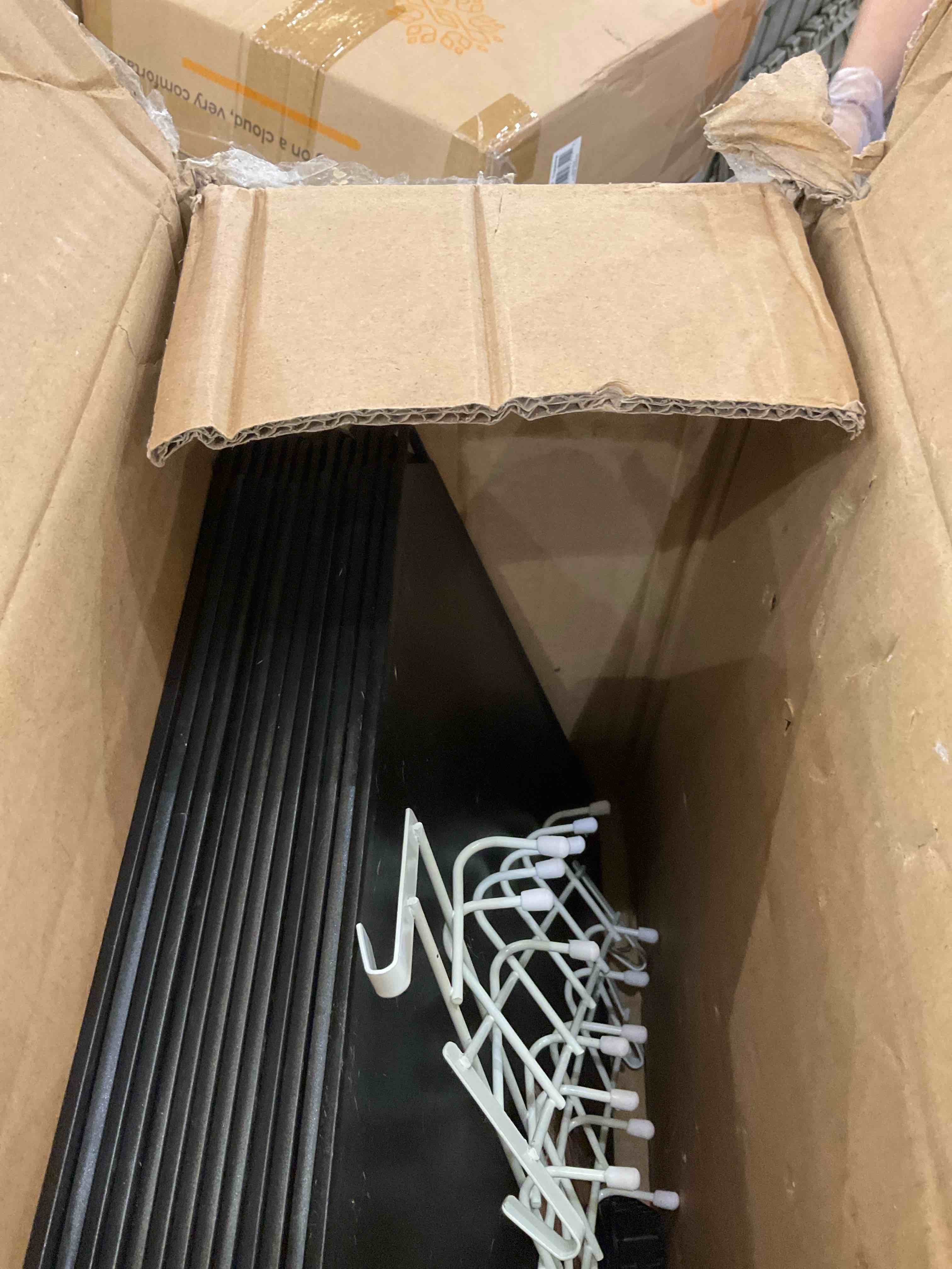 https://s3.amazonaws.com/lotting-images-prod/BargainHunt/EXS01531128_1715355608615.jpeg