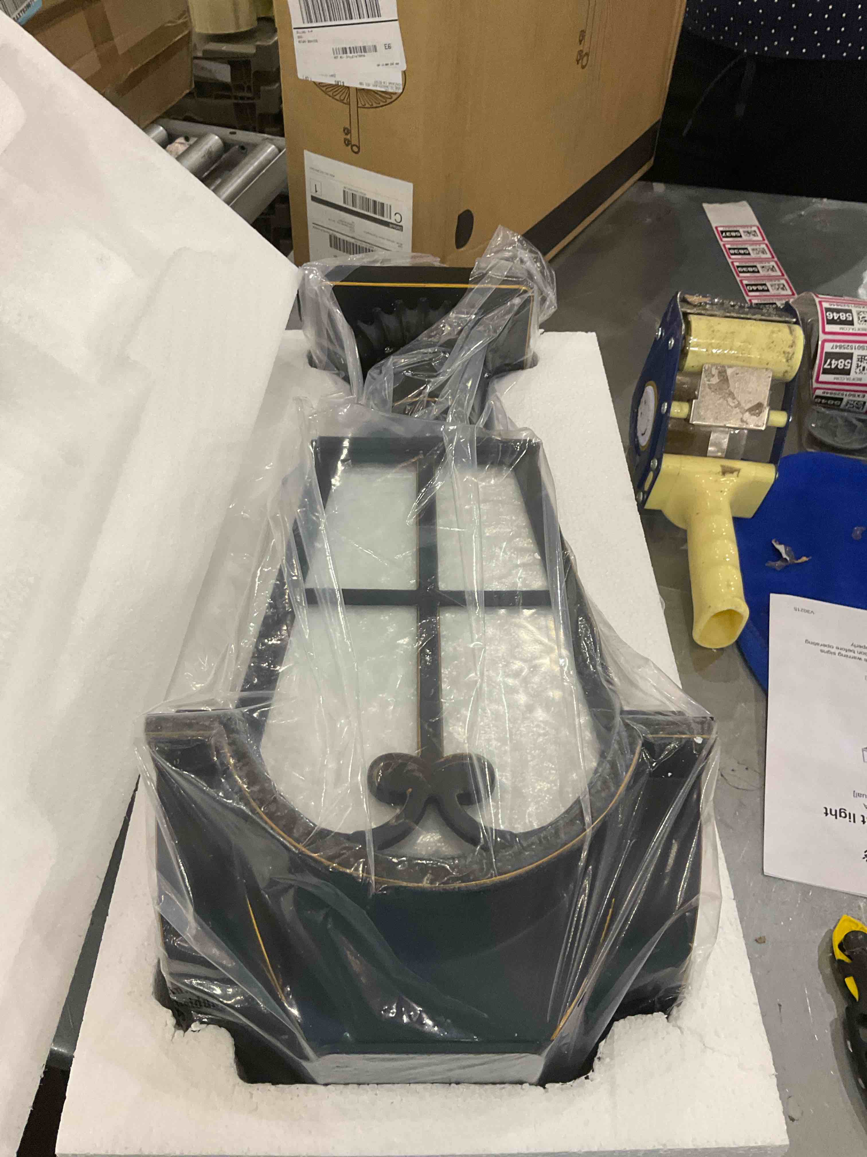 https://s3.amazonaws.com/lotting-images-prod/BargainHunt/EXS01531324_1715613010117.jpeg