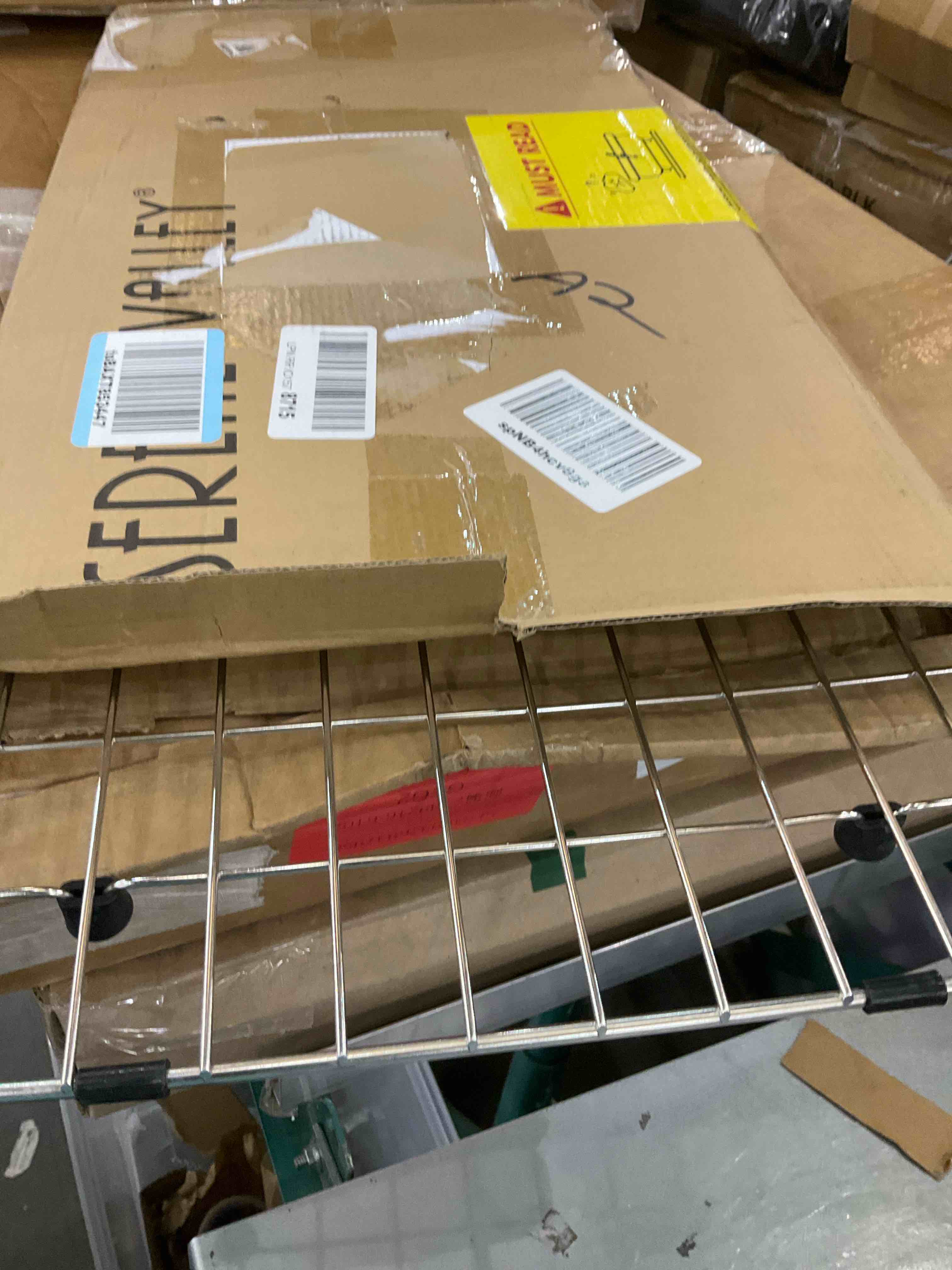 https://s3.amazonaws.com/lotting-images-prod/BargainHunt/EXS01531329_1715613533140.jpeg