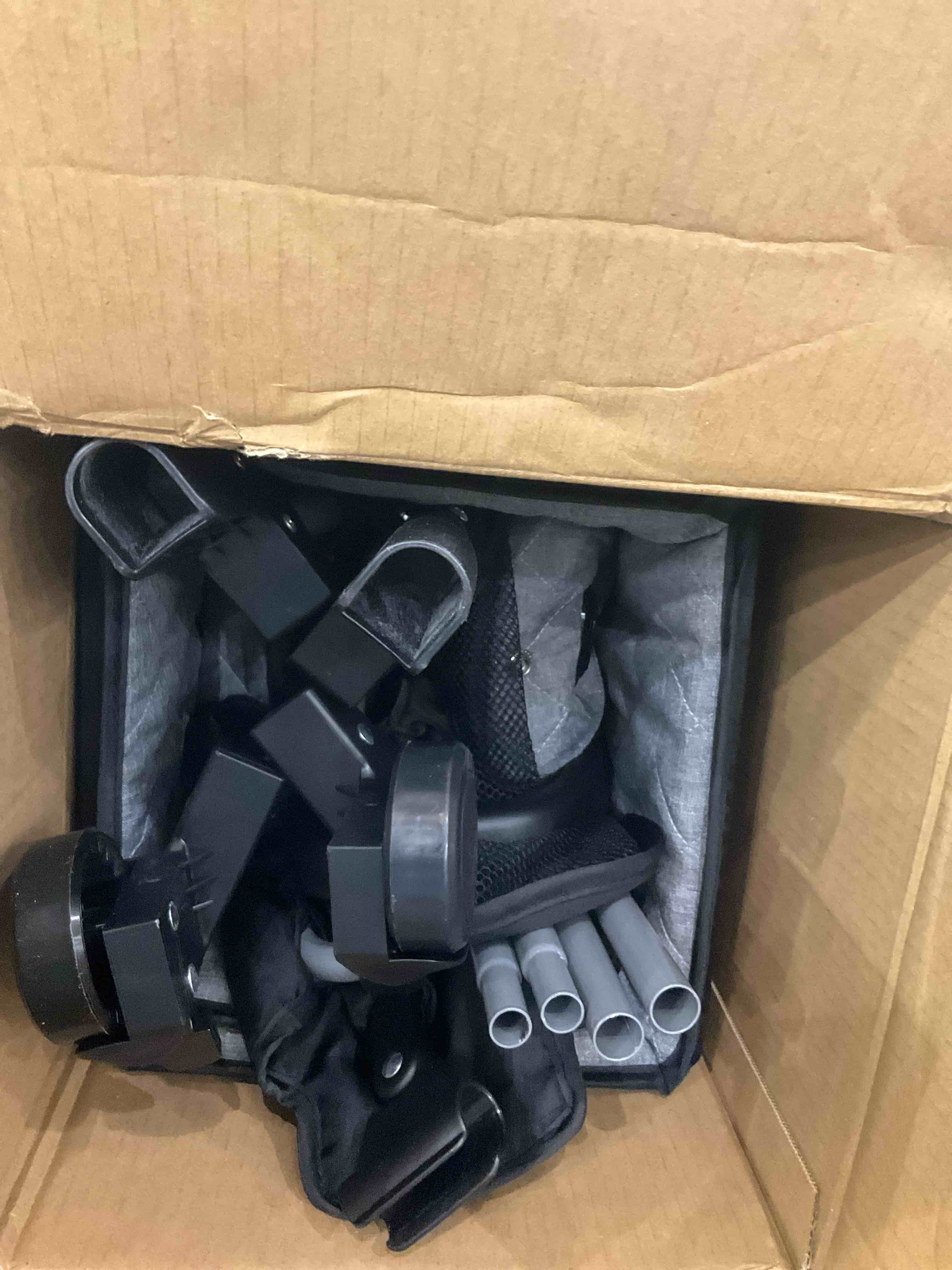 https://s3.amazonaws.com/lotting-images-prod/BargainHunt/EXS01531339_1715614795314.jpeg
